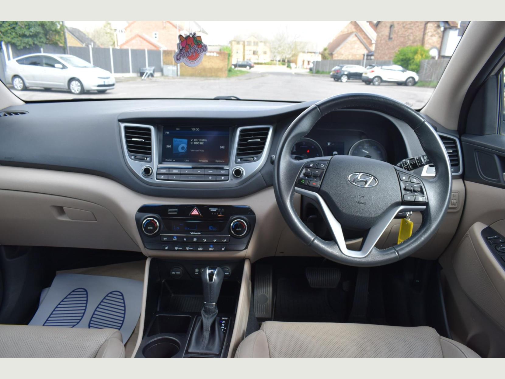 Hyundai TUCSON 1.7 CRDi Blue Drive Premium SUV 5dr Diesel DCT Euro 6 (s/s) (141 ps)