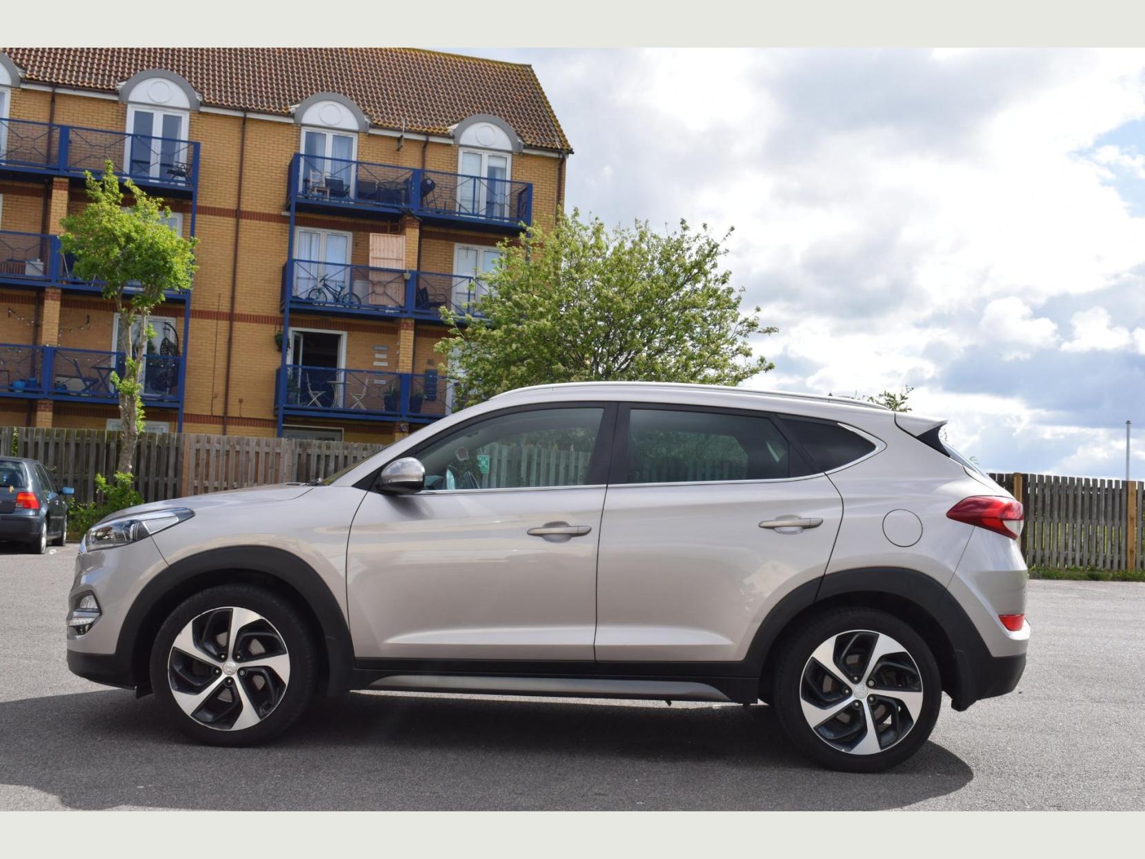 Hyundai TUCSON 1.7 CRDi Blue Drive Premium SUV 5dr Diesel DCT Euro 6 (s/s) (141 ps)