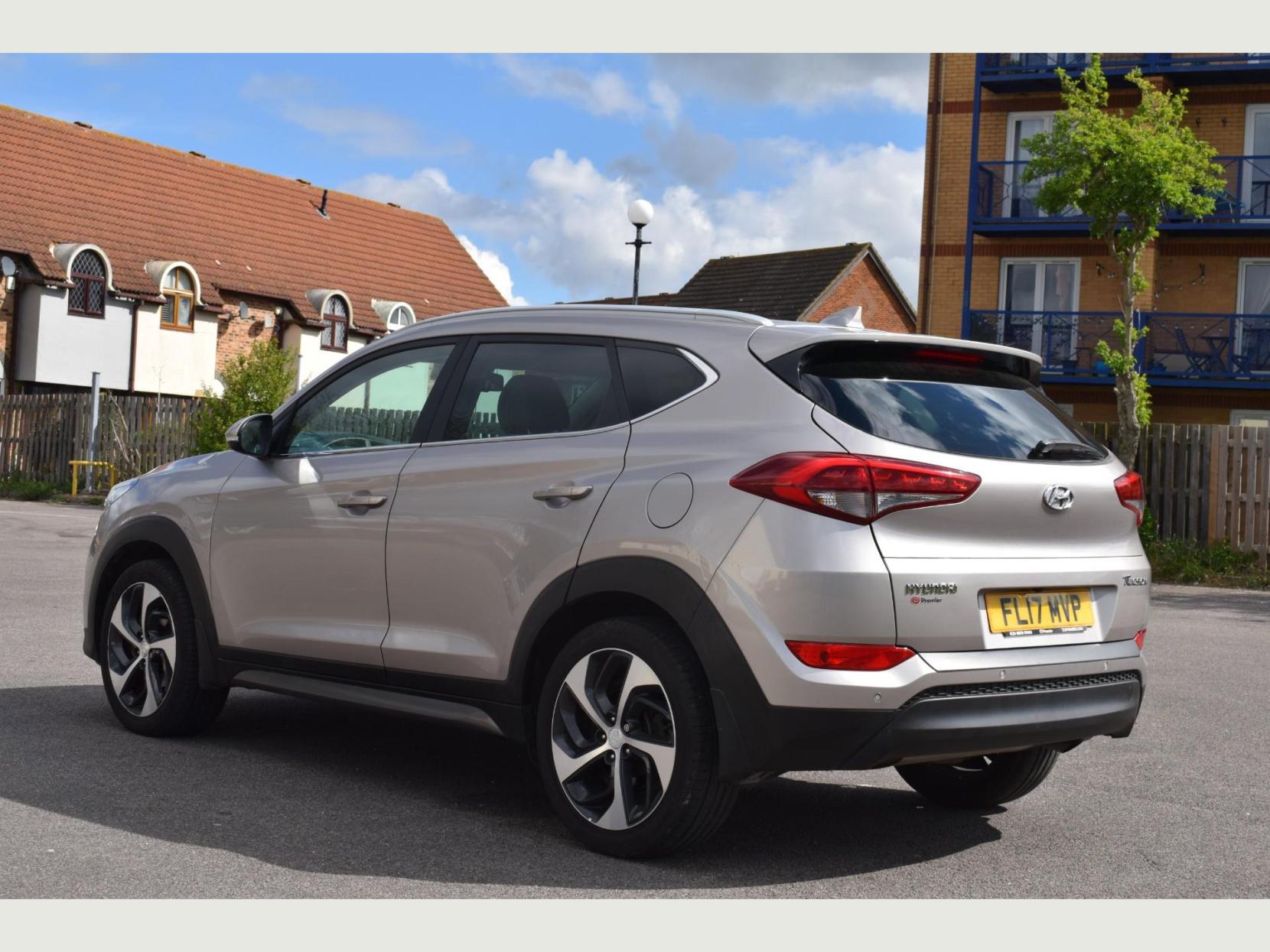 Hyundai TUCSON 1.7 CRDi Blue Drive Premium SUV 5dr Diesel DCT Euro 6 (s/s) (141 ps)