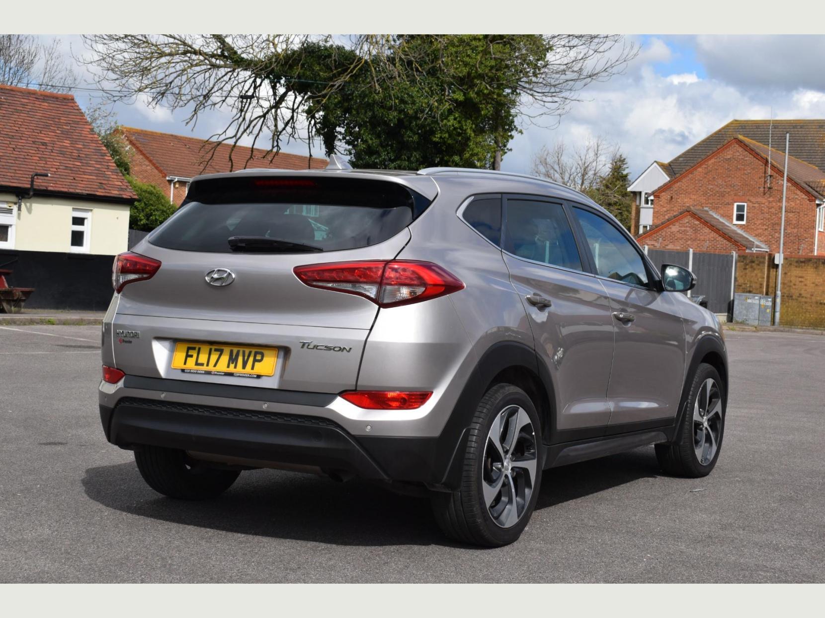 Hyundai TUCSON 1.7 CRDi Blue Drive Premium SUV 5dr Diesel DCT Euro 6 (s/s) (141 ps)