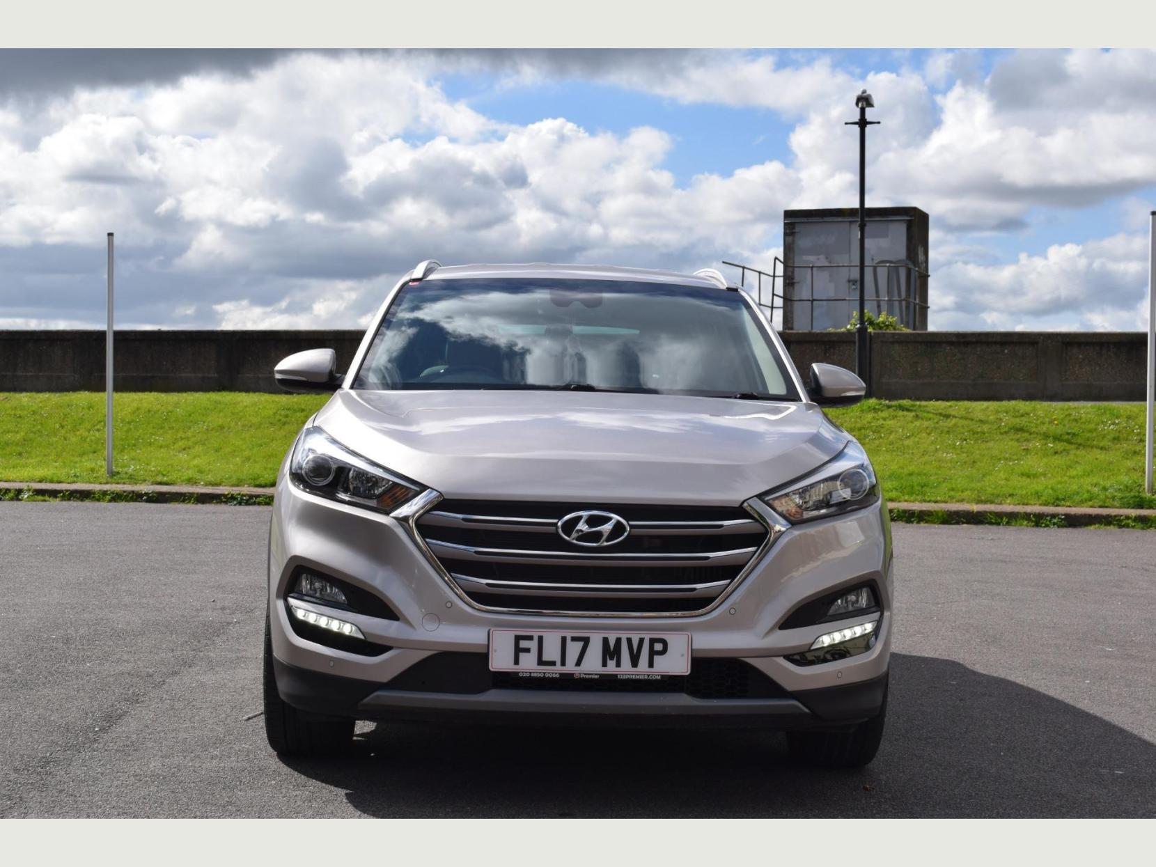 Hyundai TUCSON 1.7 CRDi Blue Drive Premium SUV 5dr Diesel DCT Euro 6 (s/s) (141 ps)