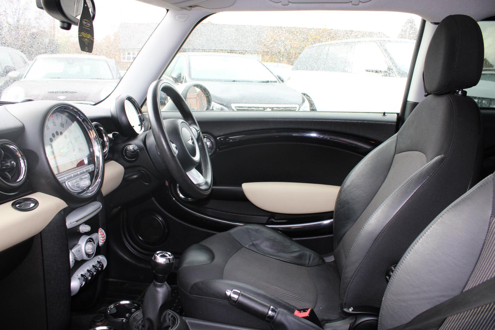 MINI Clubman 1.6 Cooper S Estate 5dr Petrol Manual Euro 4 (175 ps)