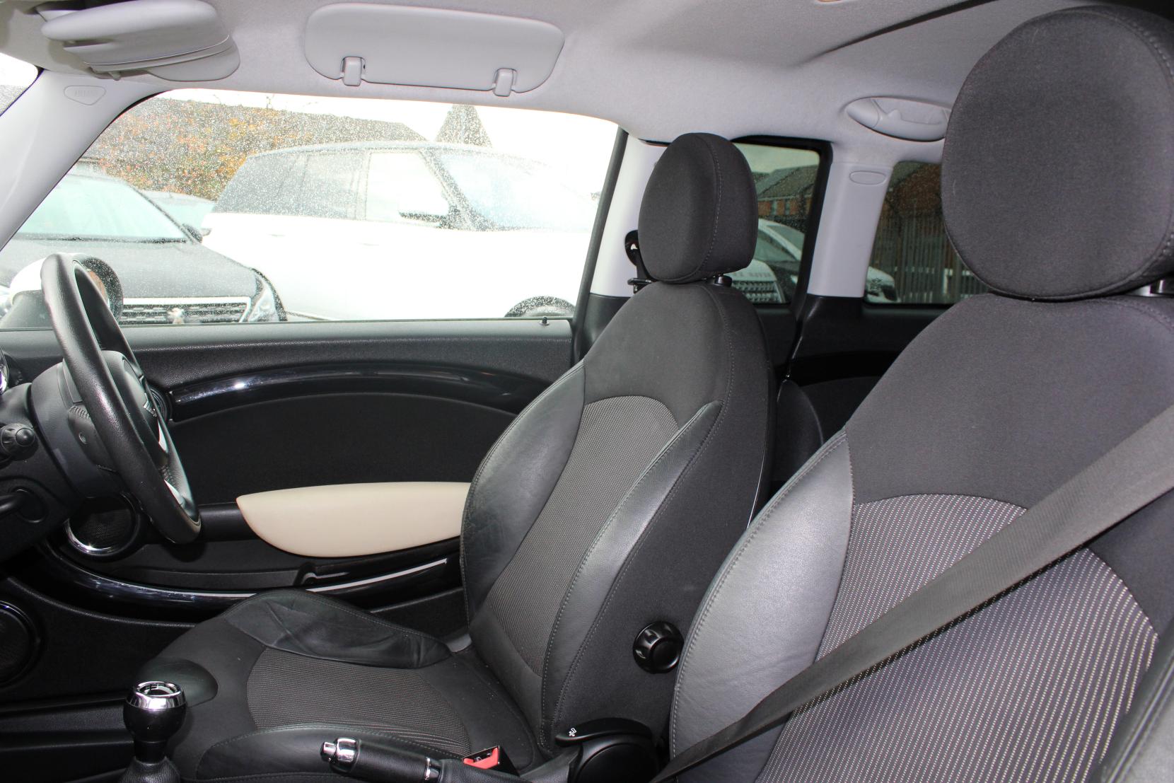 MINI Clubman 1.6 Cooper S Estate 5dr Petrol Manual Euro 4 (175 ps)