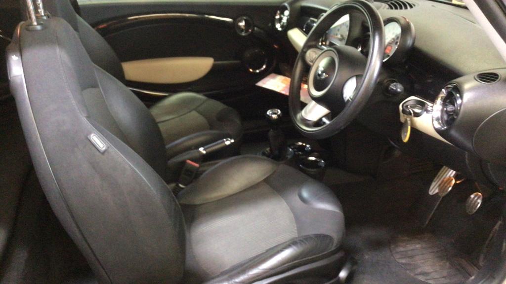 MINI Clubman 1.6 Cooper S Estate 5dr Petrol Manual Euro 4 (175 ps)