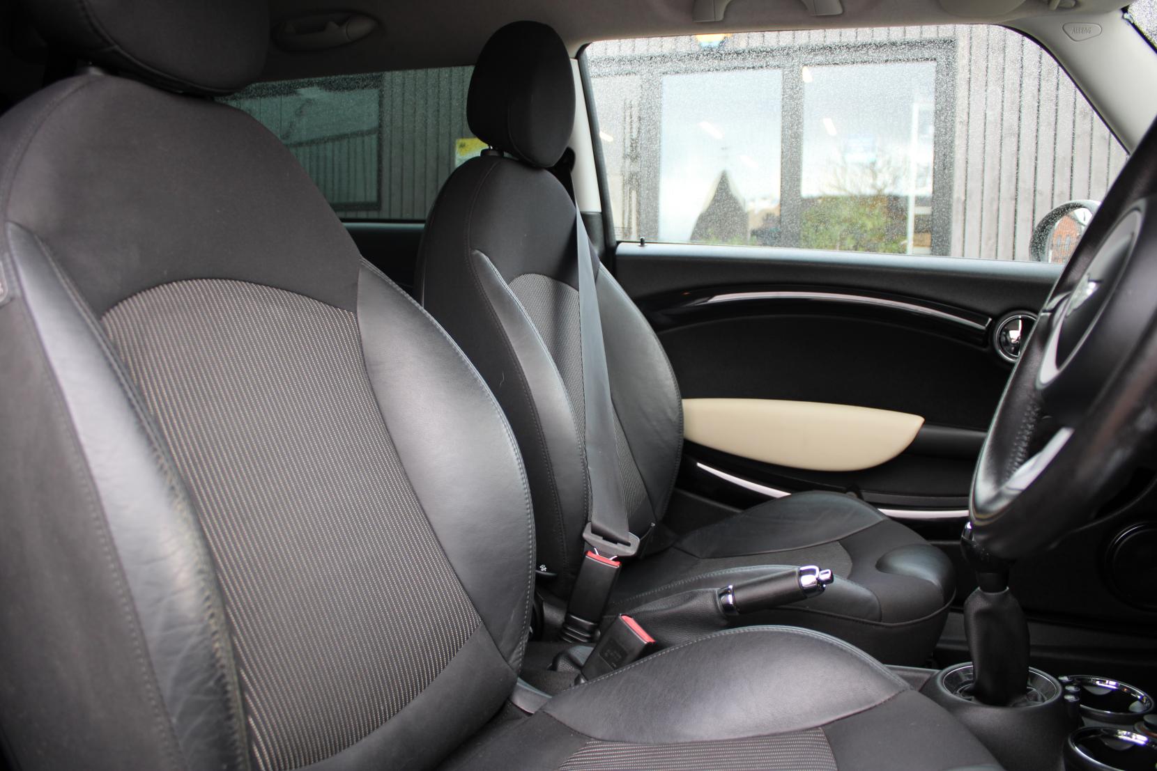 MINI Clubman 1.6 Cooper S Estate 5dr Petrol Manual Euro 4 (175 ps)