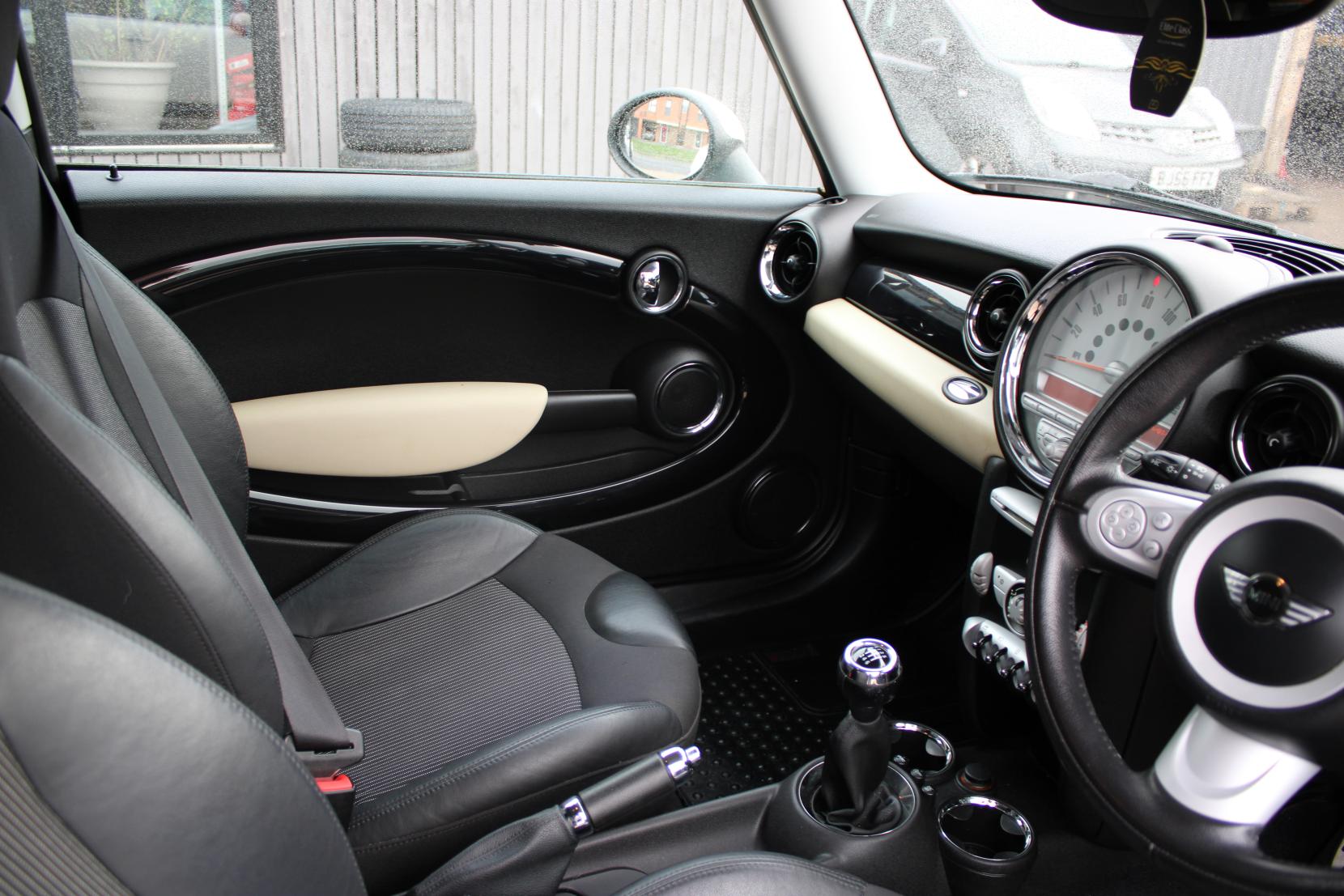 MINI Clubman 1.6 Cooper S Estate 5dr Petrol Manual Euro 4 (175 ps)