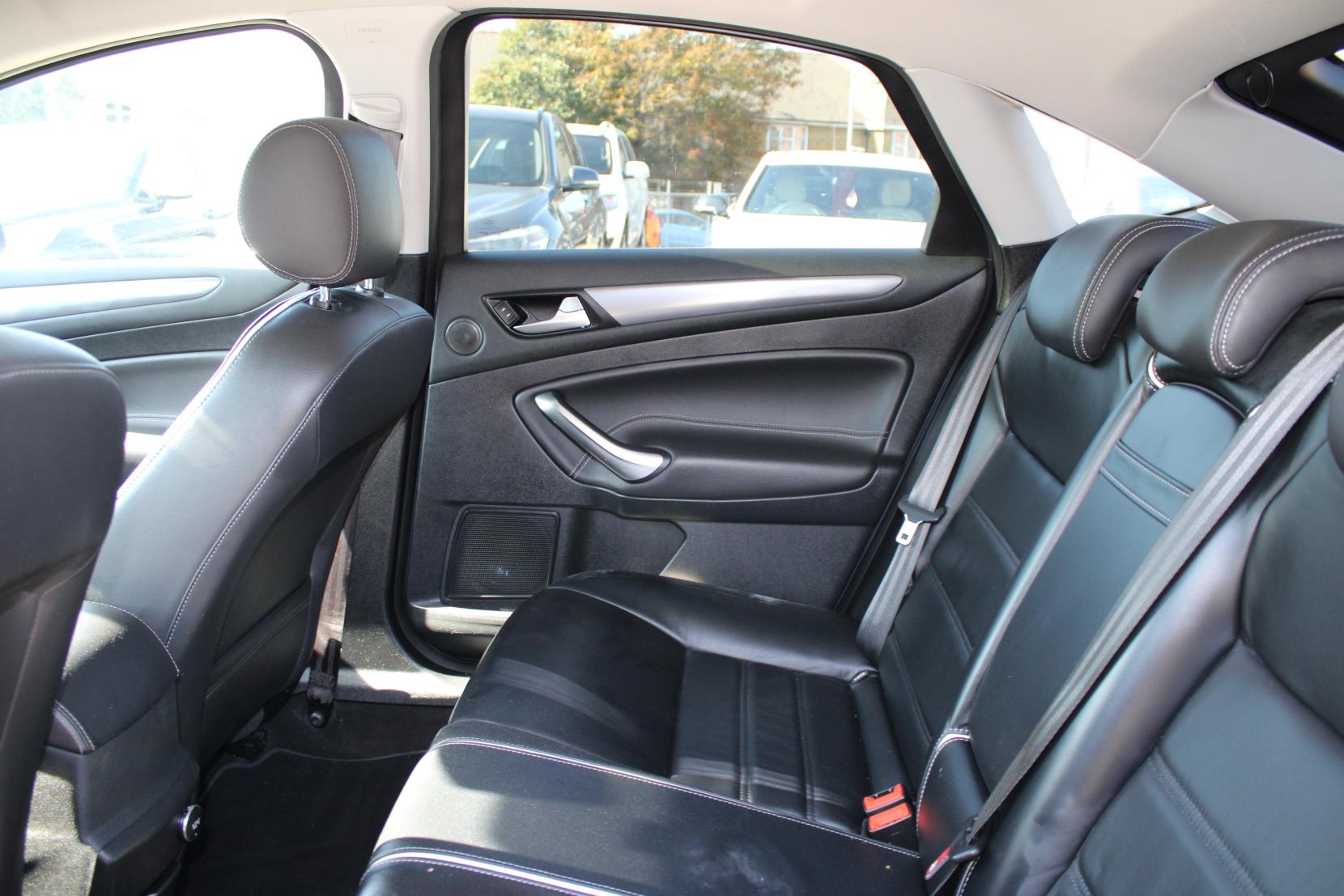 Ford Mondeo 2.0 TDCi Titanium X Business Edition Hatchback 5dr Diesel Powershift Euro 5 (163 ps)