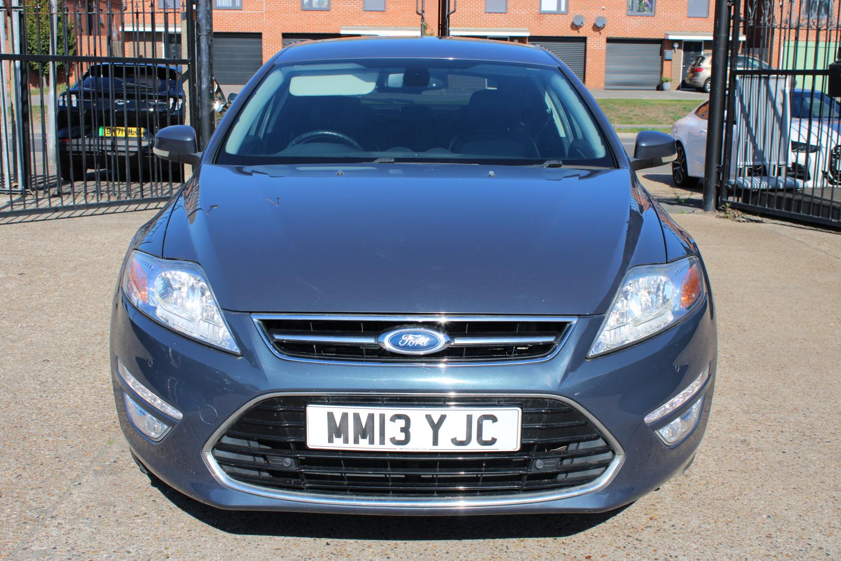 Ford Mondeo 2.0 TDCi Titanium X Business Edition Hatchback 5dr Diesel Powershift Euro 5 (163 ps)