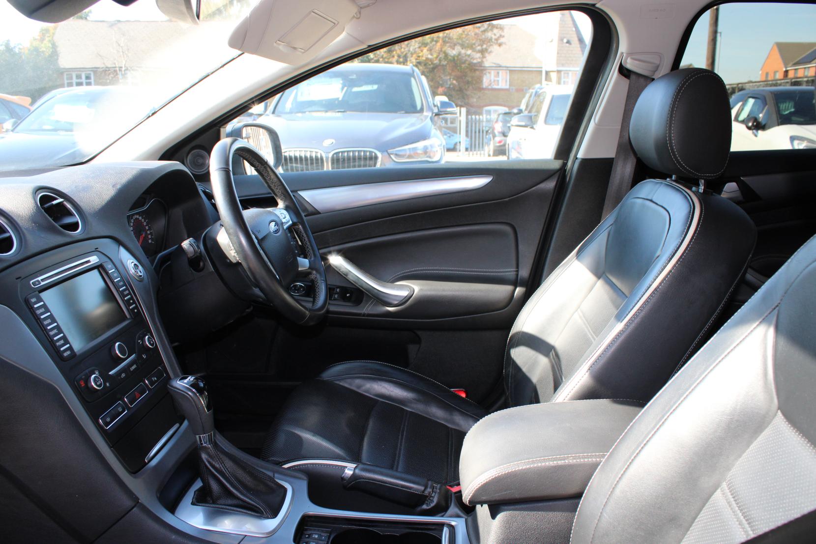 Ford Mondeo 2.0 TDCi Titanium X Business Edition Hatchback 5dr Diesel Powershift Euro 5 (163 ps)