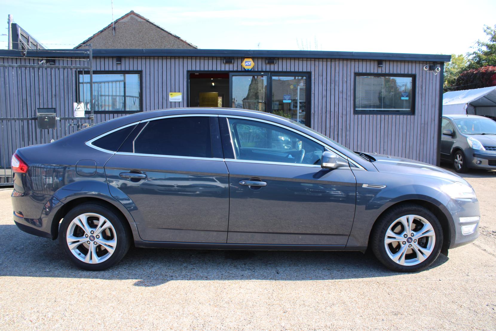 Ford Mondeo 2.0 TDCi Titanium X Business Edition Hatchback 5dr Diesel Powershift Euro 5 (163 ps)