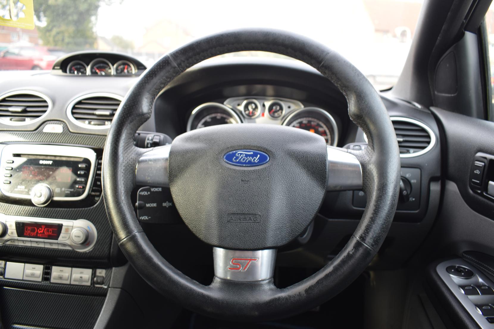 Ford Focus 2.5 SIV ST-3 Hatchback 5dr Petrol Manual (224 g/km, 221 bhp)