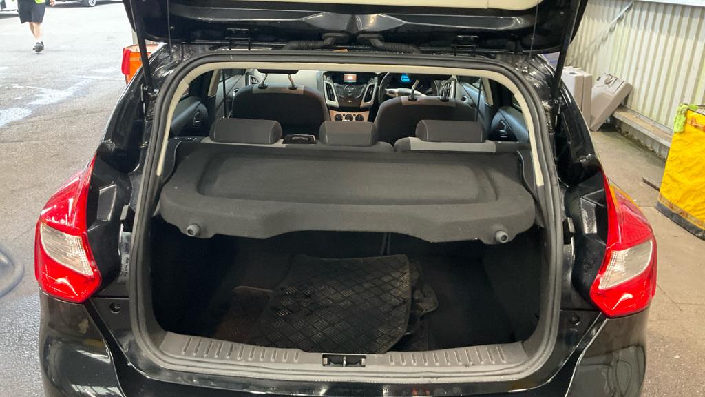 Ford Focus 1.0T EcoBoost Zetec Hatchback 5dr Petrol Manual Euro 5 (s/s) (125 ps)