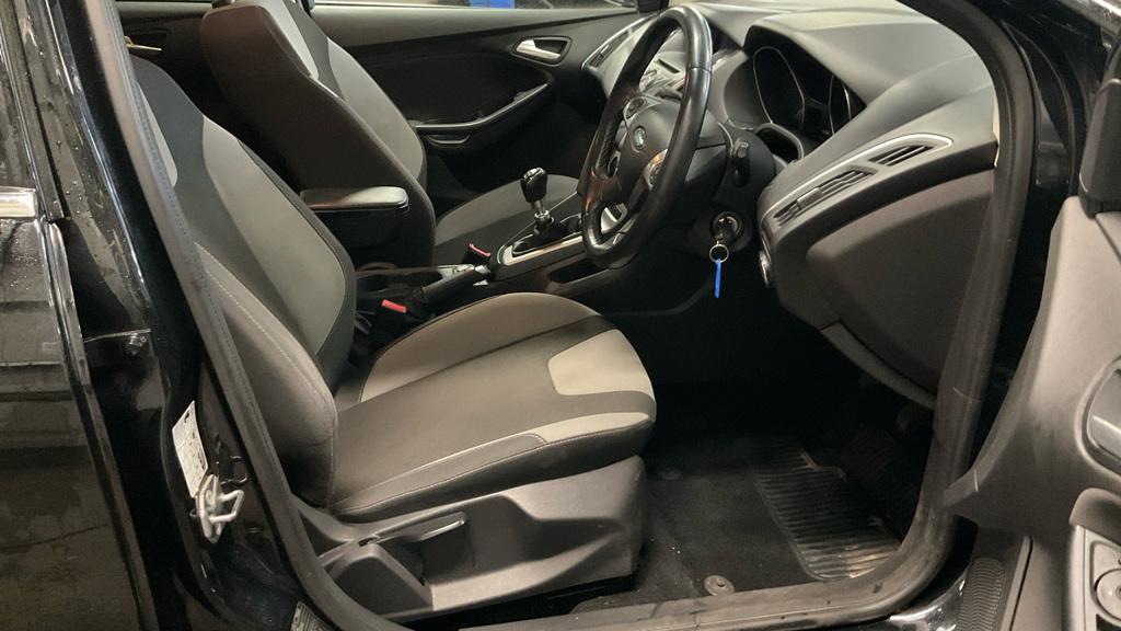 Ford Focus 1.0T EcoBoost Zetec Hatchback 5dr Petrol Manual Euro 5 (s/s) (125 ps)