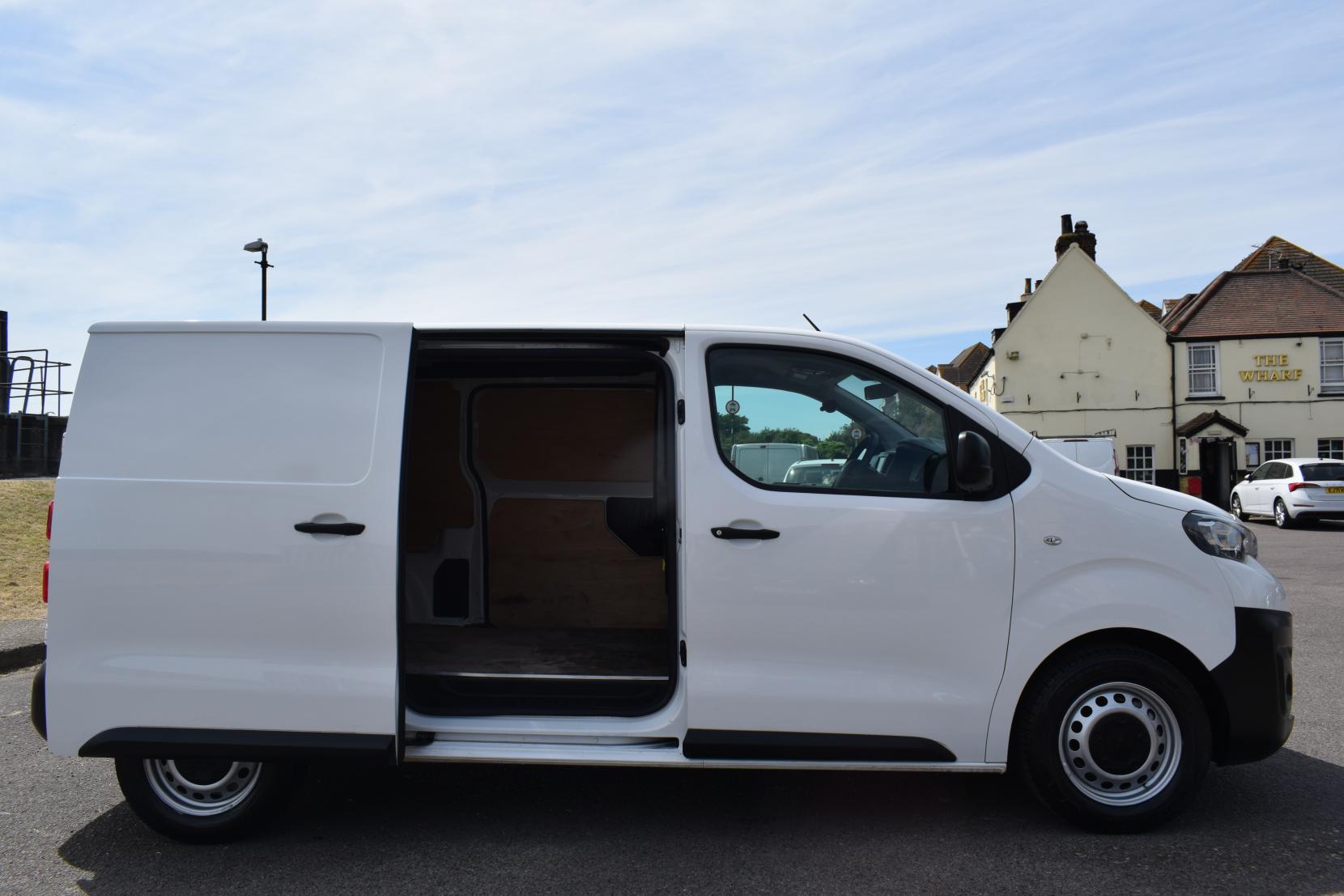 Peugeot Expert 2.0 BlueHDi 1400 Professional Standard Panel Van 6dr Diesel Manual MWB Euro 6 (s/s) (120 ps)