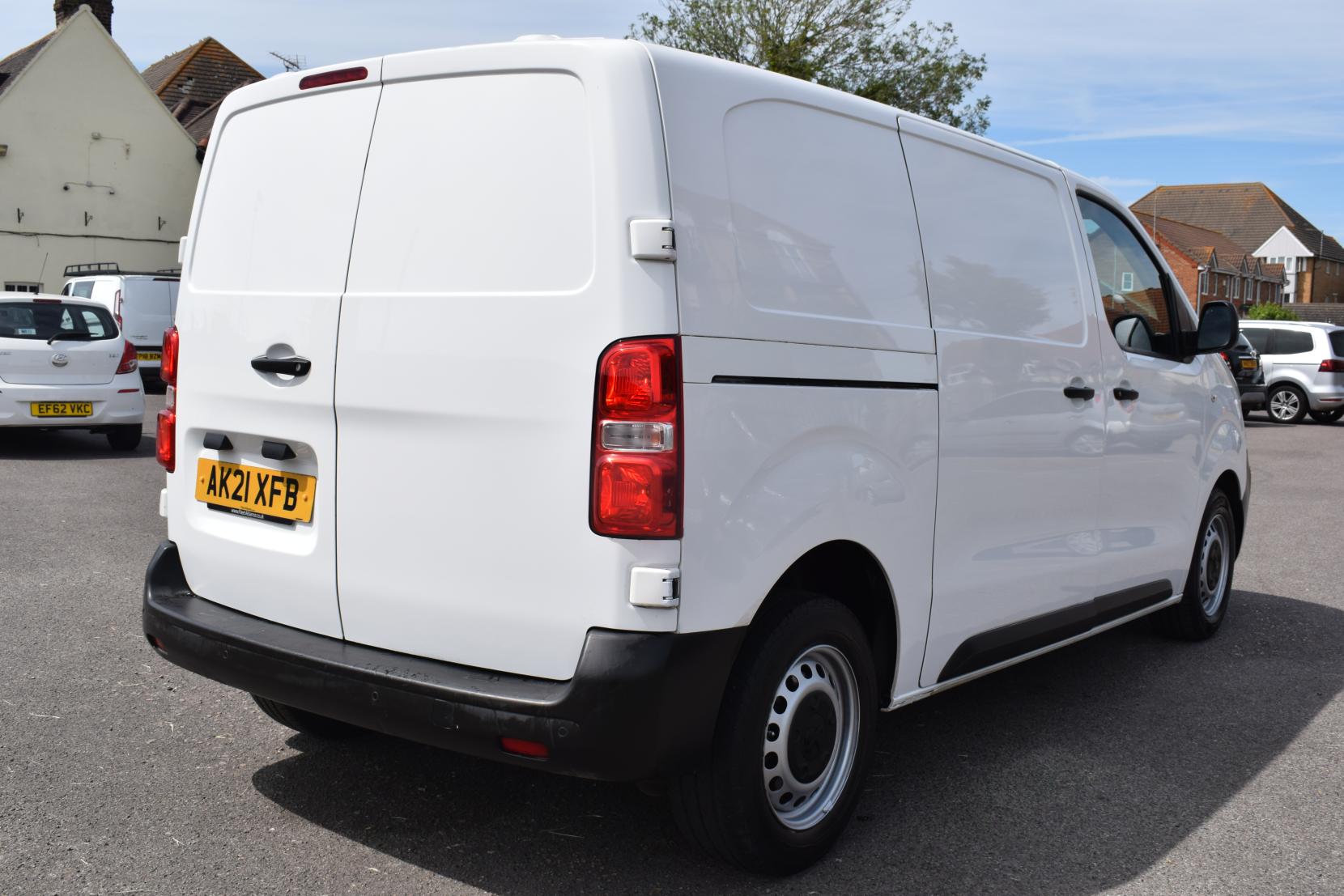 Peugeot Expert 2.0 BlueHDi 1400 Professional Standard Panel Van 6dr Diesel Manual MWB Euro 6 (s/s) (120 ps)