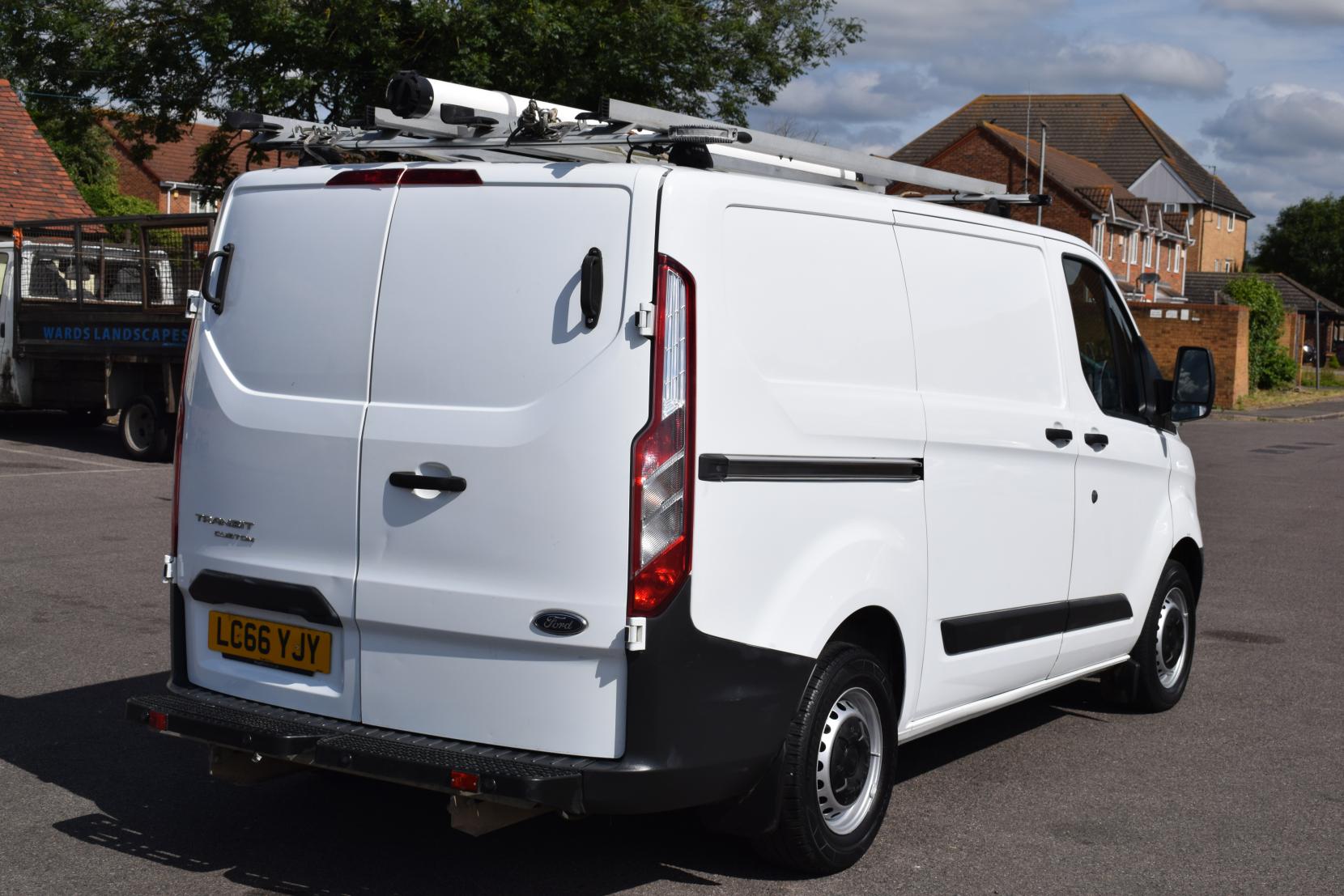 Ford Transit Custom 2.0 TDCi 310 Panel Van 5dr Diesel Manual L1 H1 (163 g/km, 104 bhp)