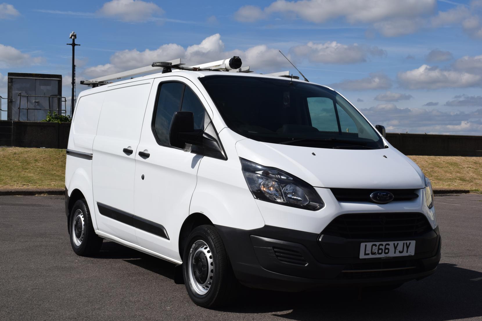 Ford Transit Custom 2.0 TDCi 310 Panel Van 5dr Diesel Manual L1 H1 (163 g/km, 104 bhp)