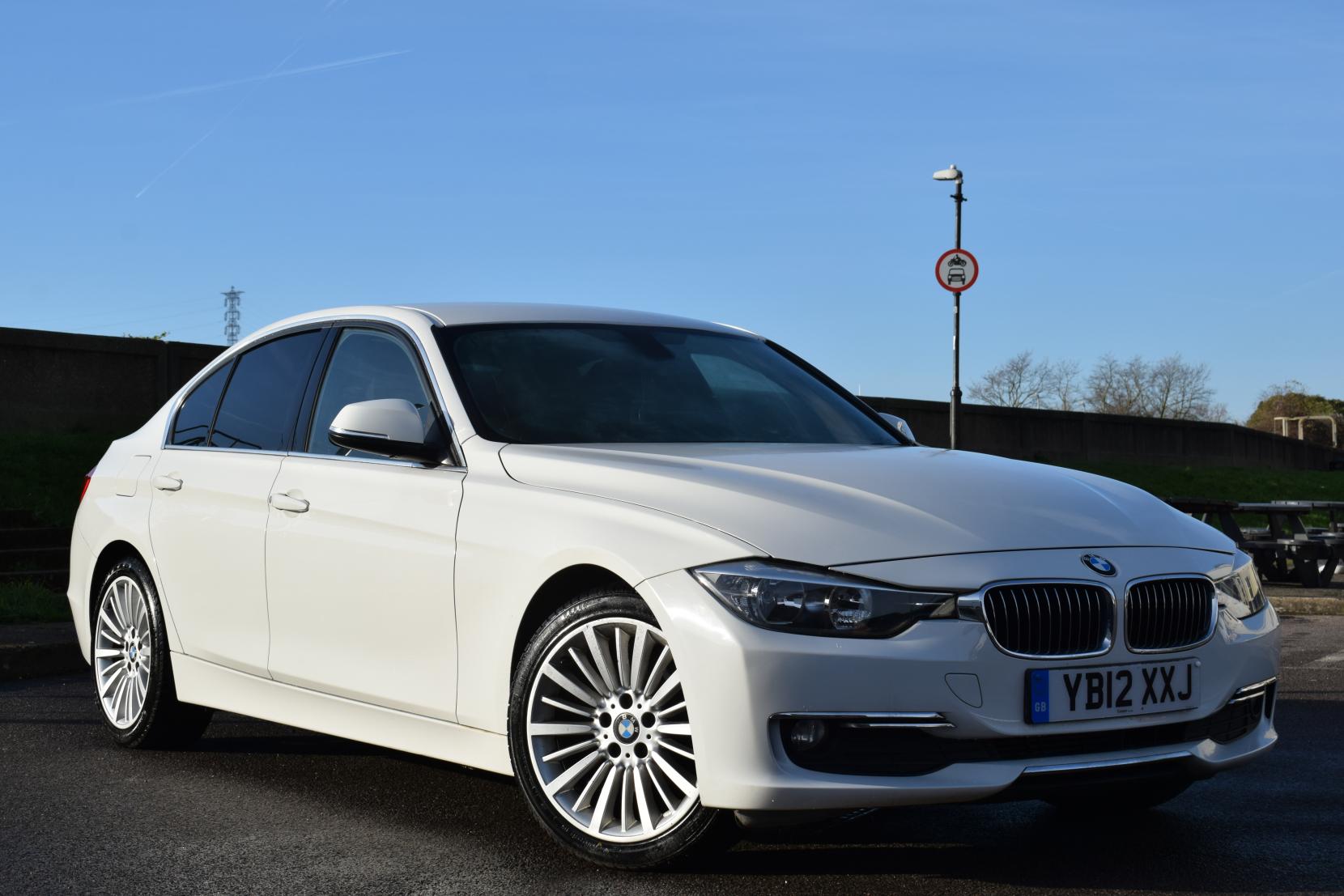 BMW 3 Series 2.0 320d Luxury Saloon 4dr Diesel Manual Euro 5 (s/s) (184 ps)