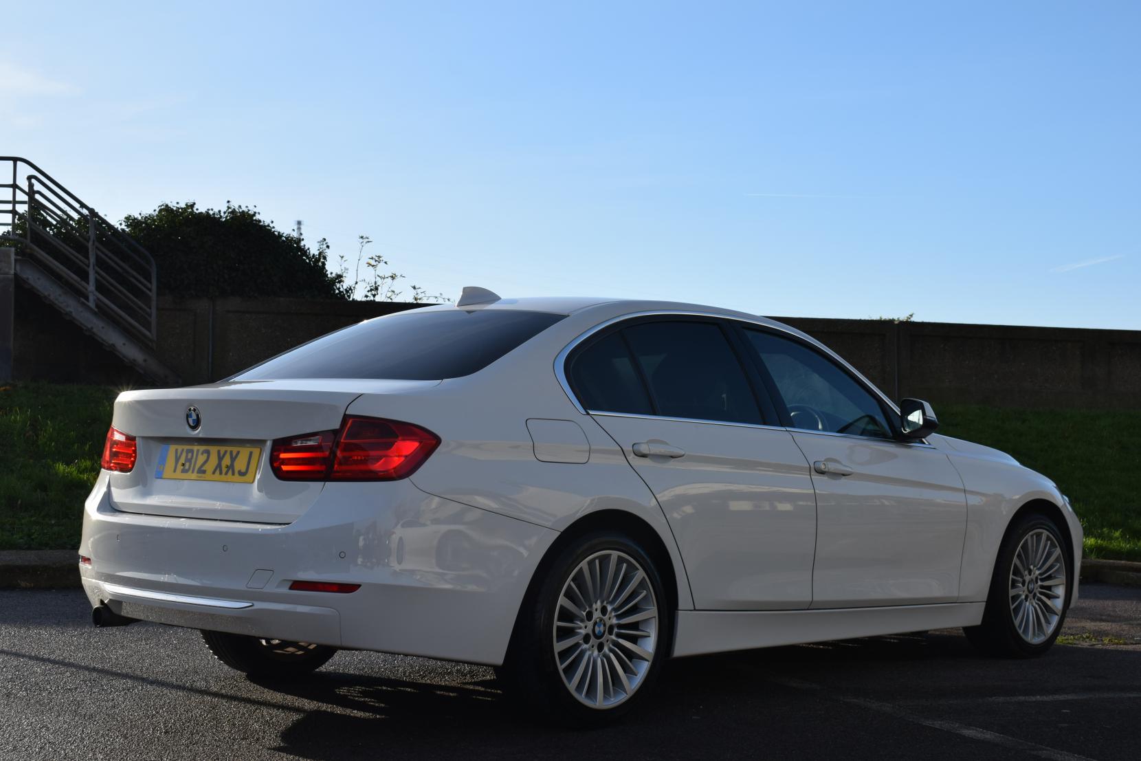 BMW 3 Series 2.0 320d Luxury Saloon 4dr Diesel Manual Euro 5 (s/s) (184 ps)