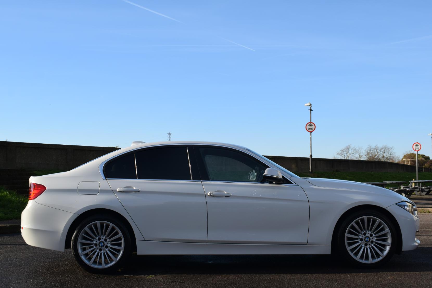 BMW 3 Series 2.0 320d Luxury Saloon 4dr Diesel Manual Euro 5 (s/s) (184 ps)