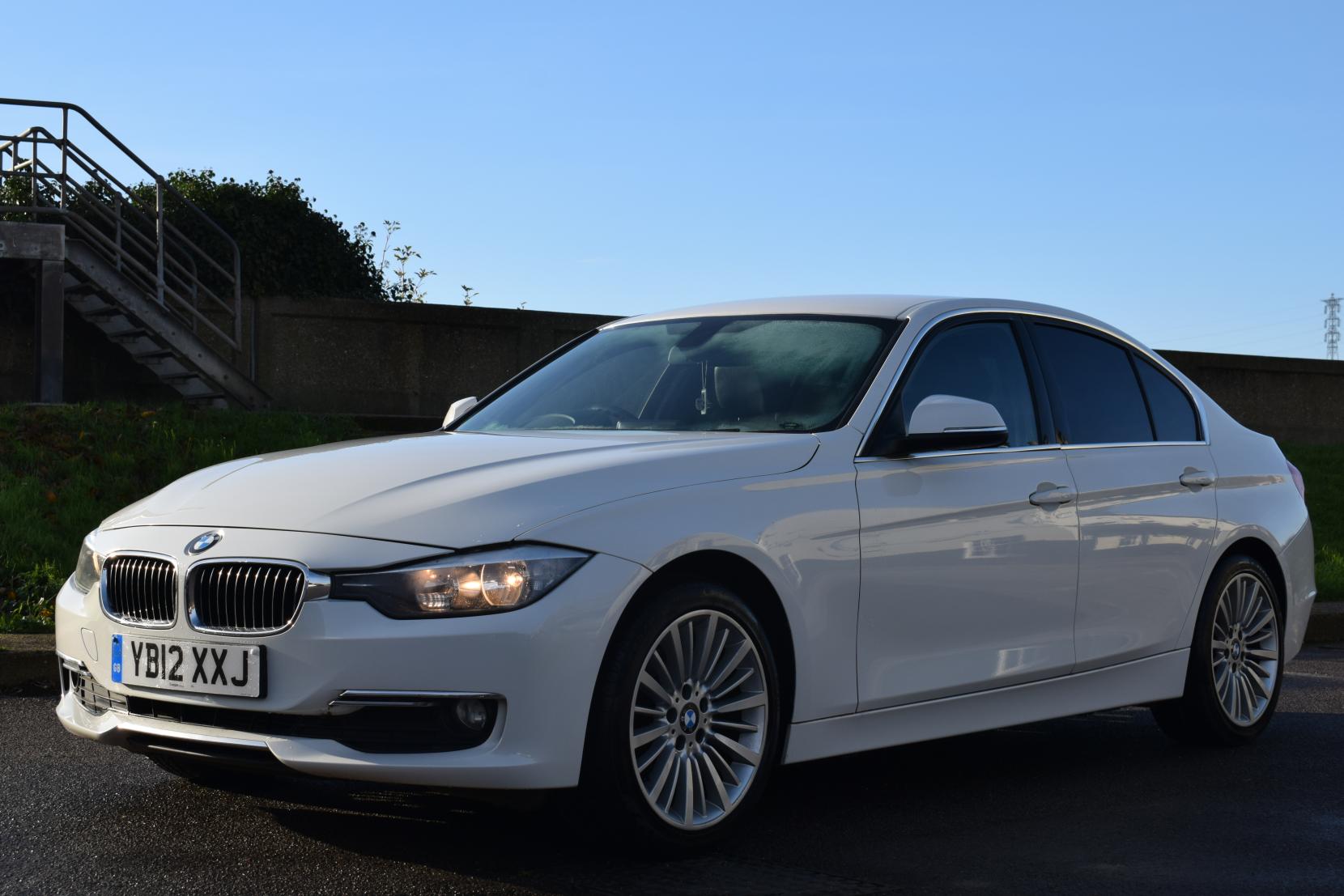 BMW 3 Series 2.0 320d Luxury Saloon 4dr Diesel Manual Euro 5 (s/s) (184 ps)