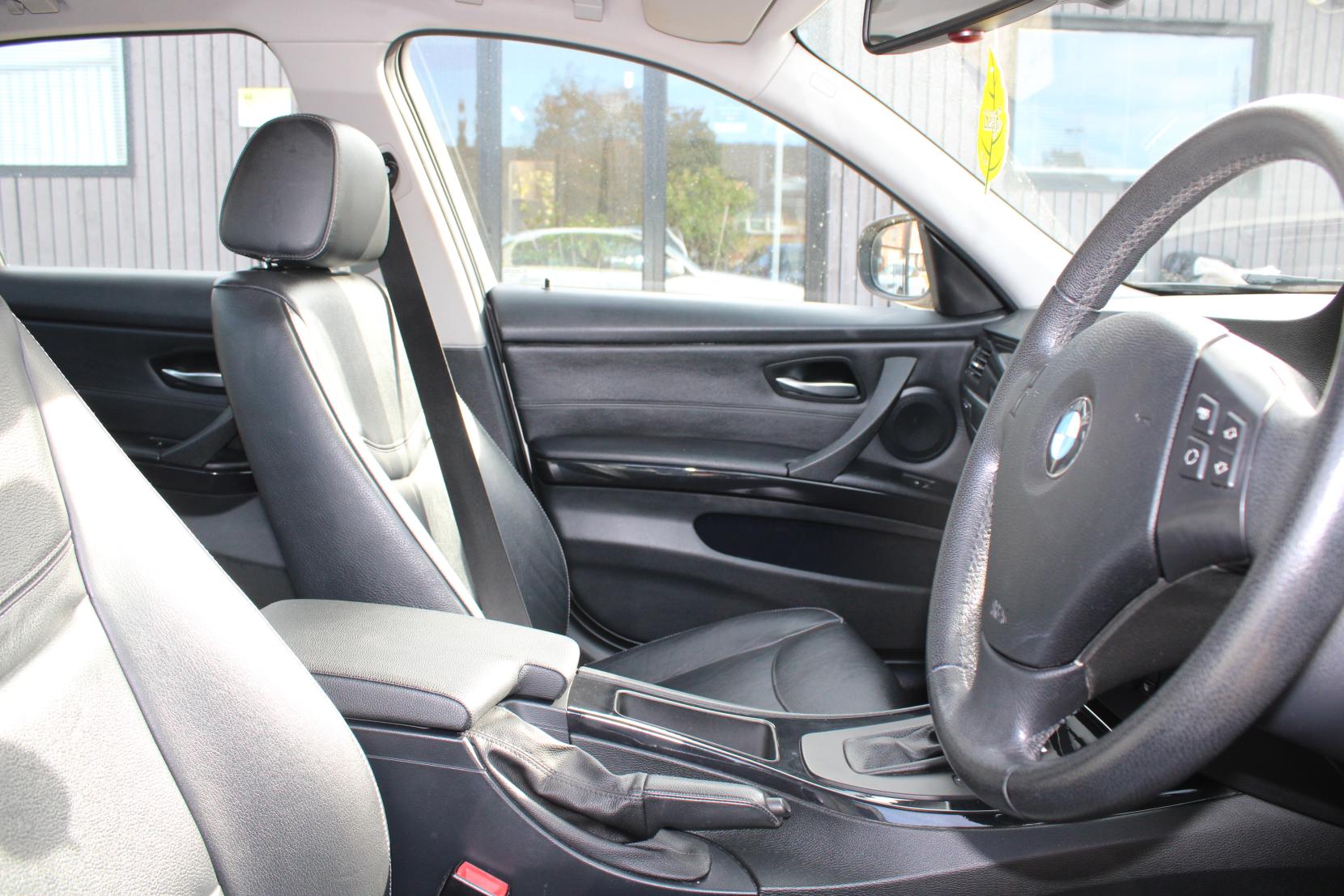 BMW 3 Series 2.0 318i SE Saloon 4dr Petrol Steptronic Euro 5 (143 ps)