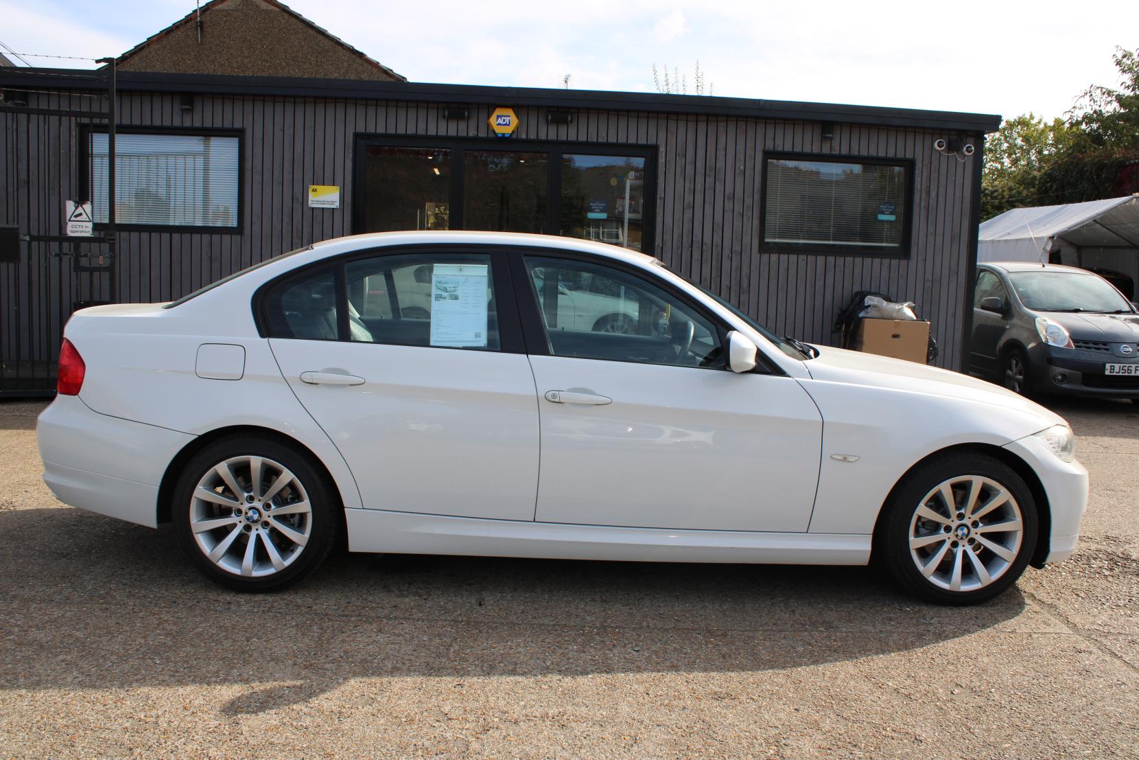 BMW 3 Series 2.0 318i SE Saloon 4dr Petrol Steptronic Euro 5 (143 ps)