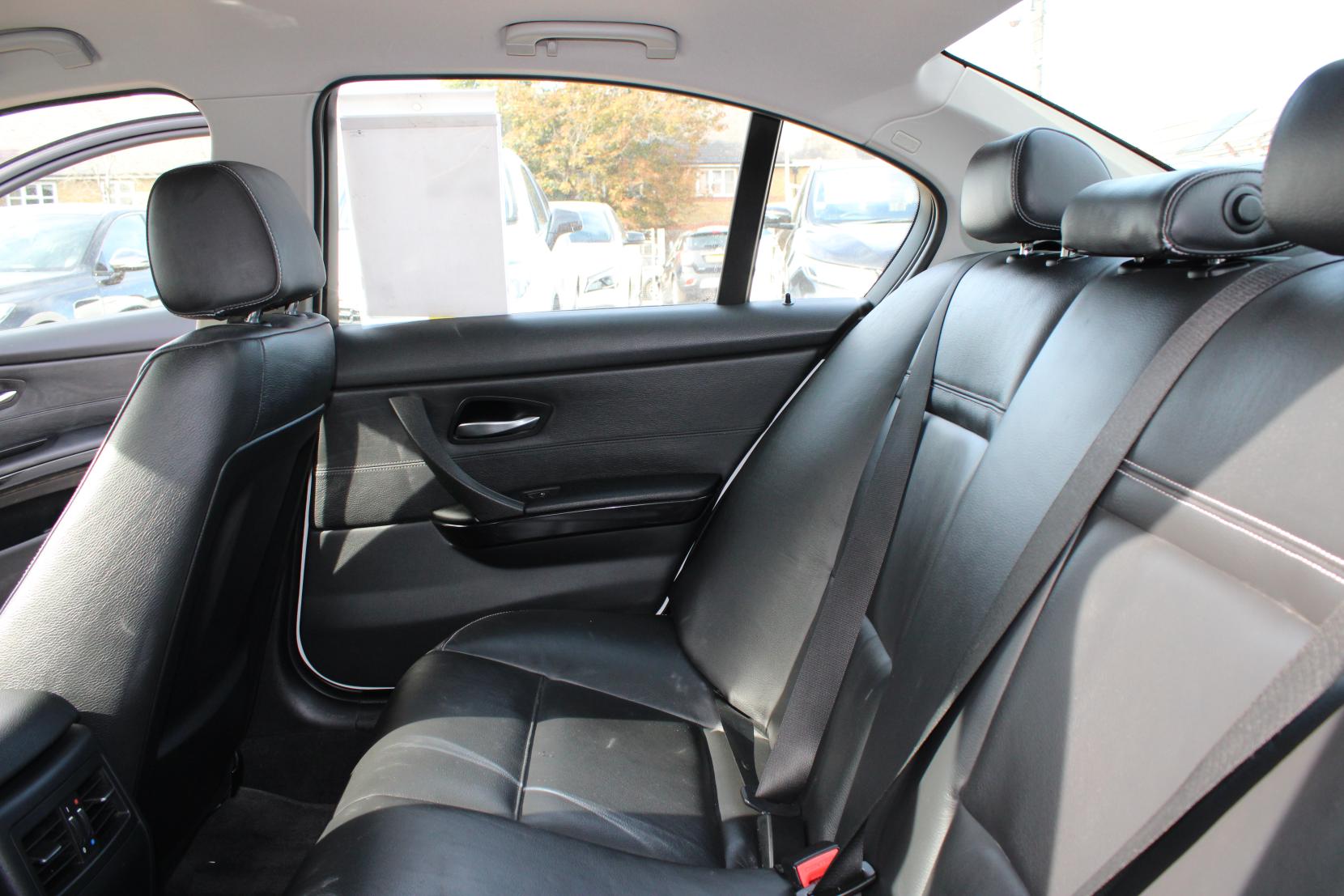 BMW 3 Series 2.0 318i SE Saloon 4dr Petrol Steptronic Euro 5 (143 ps)