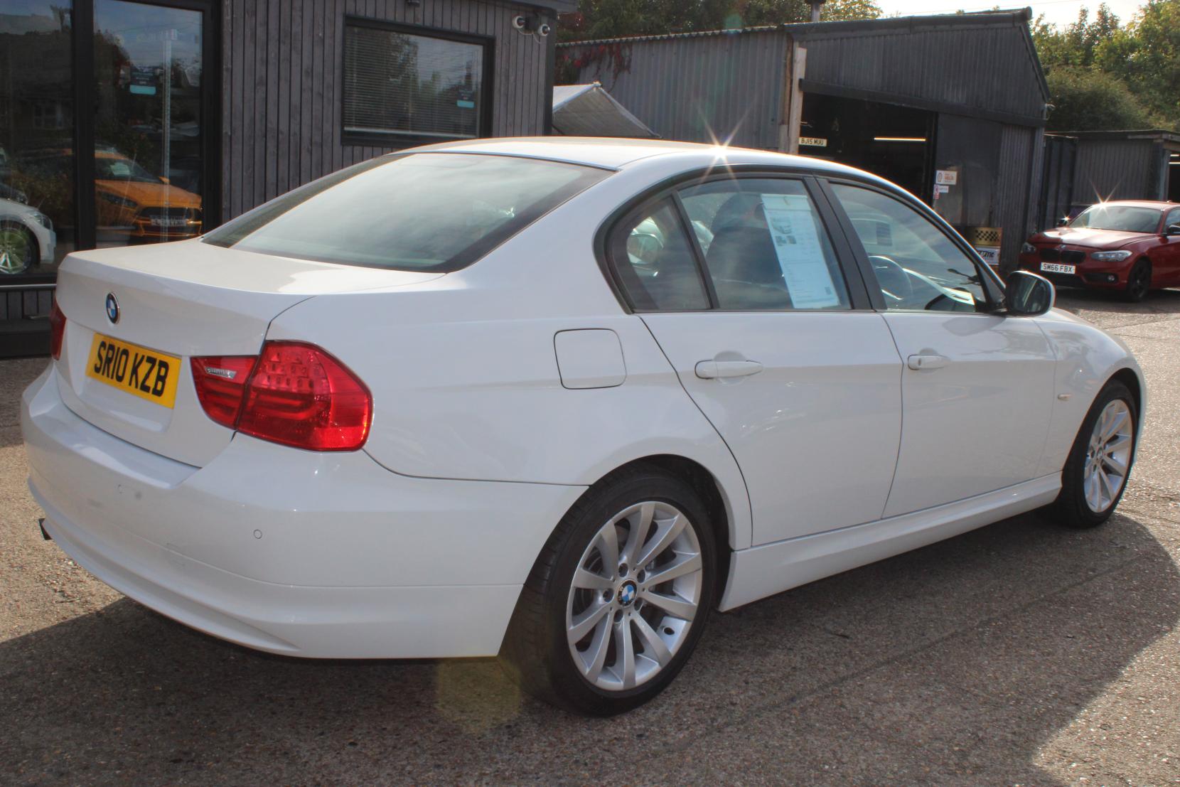 BMW 3 Series 2.0 318i SE Saloon 4dr Petrol Steptronic Euro 5 (143 ps)