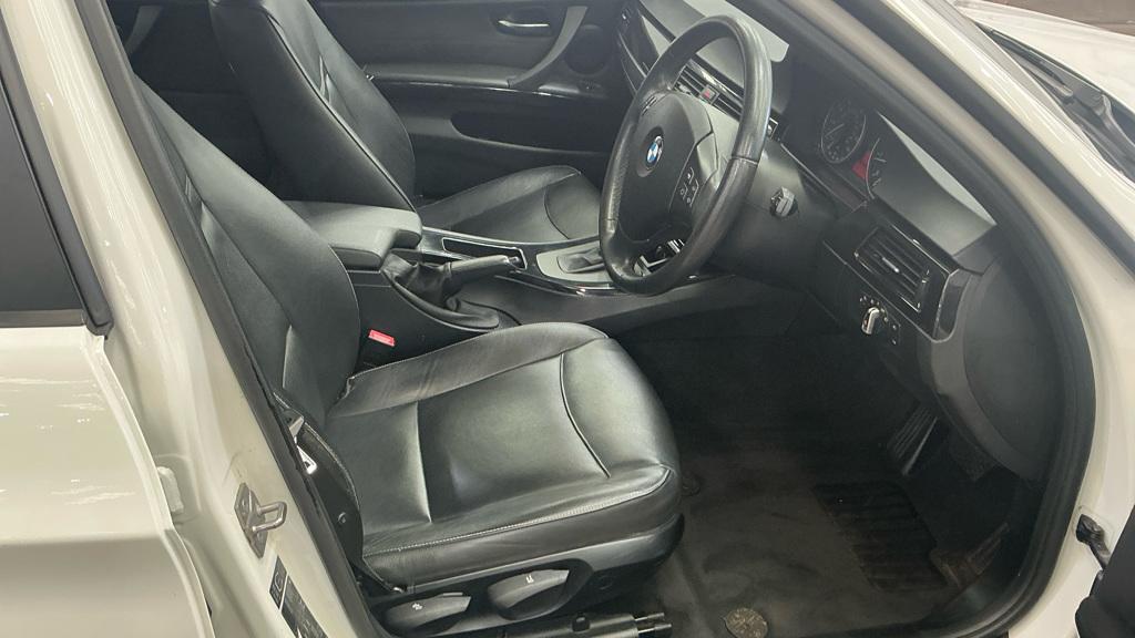 BMW 3 Series 2.0 318i SE Saloon 4dr Petrol Steptronic Euro 5 (143 ps)