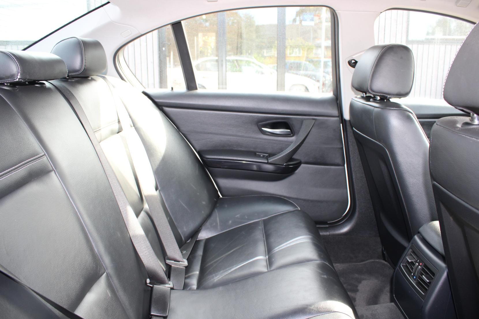 BMW 3 Series 2.0 318i SE Saloon 4dr Petrol Steptronic Euro 5 (143 ps)