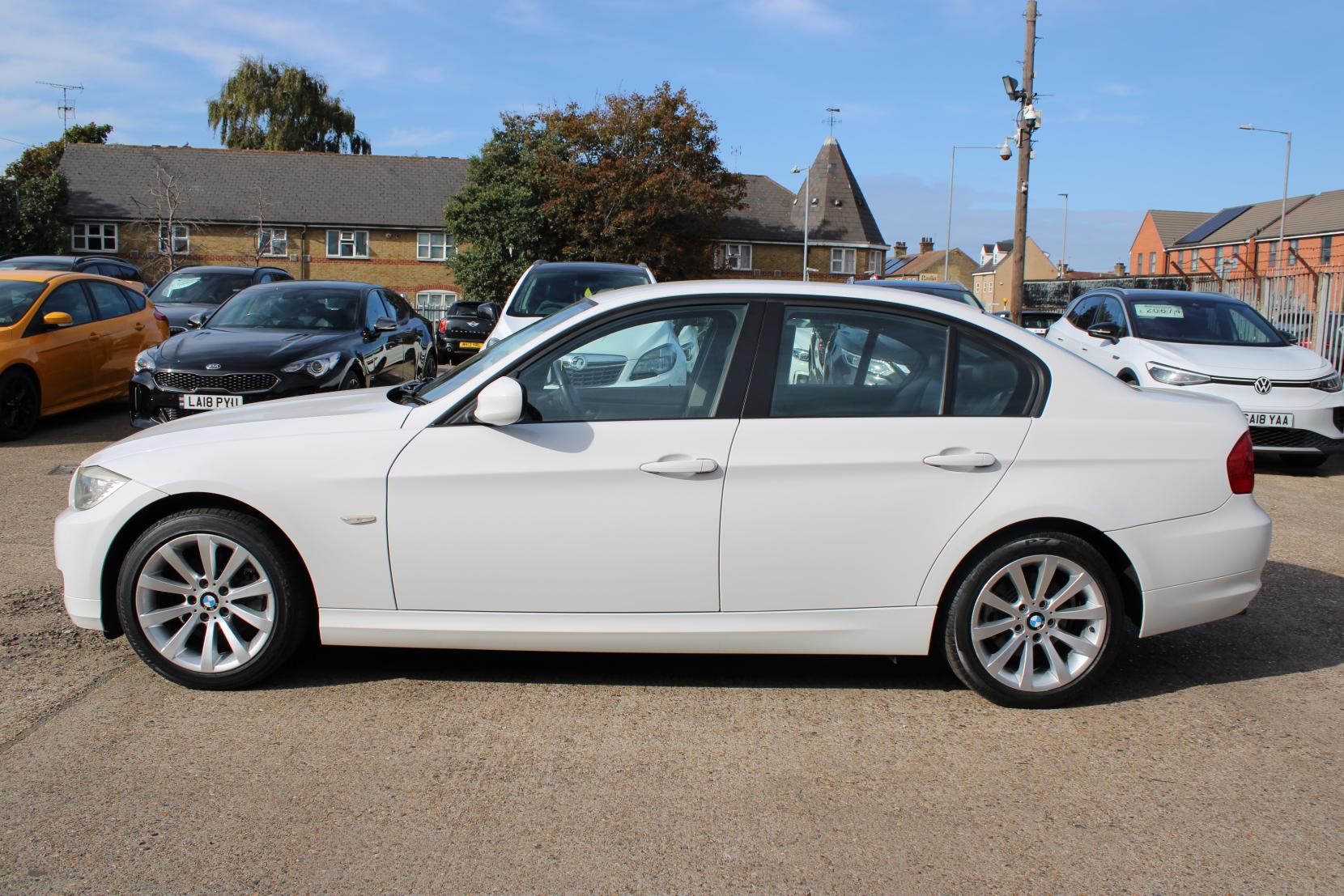 BMW 3 Series 2.0 318i SE Saloon 4dr Petrol Steptronic Euro 5 (143 ps)