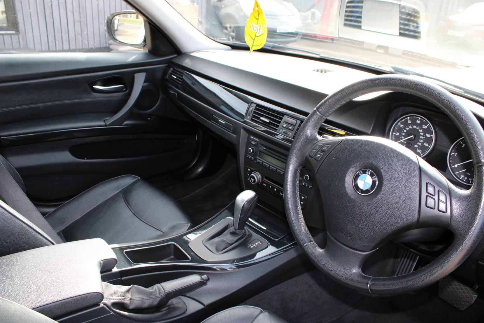 BMW 3 Series 2.0 318i SE Saloon 4dr Petrol Steptronic Euro 5 (143 ps)