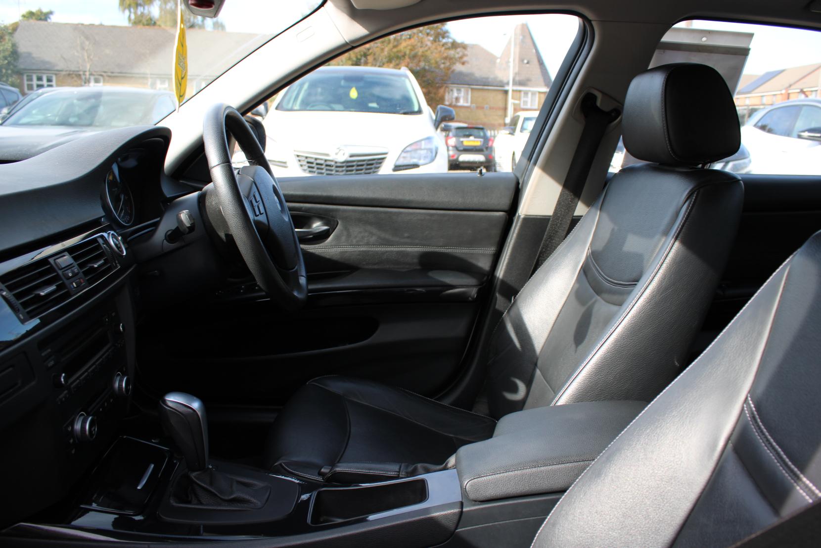 BMW 3 Series 2.0 318i SE Saloon 4dr Petrol Steptronic Euro 5 (143 ps)
