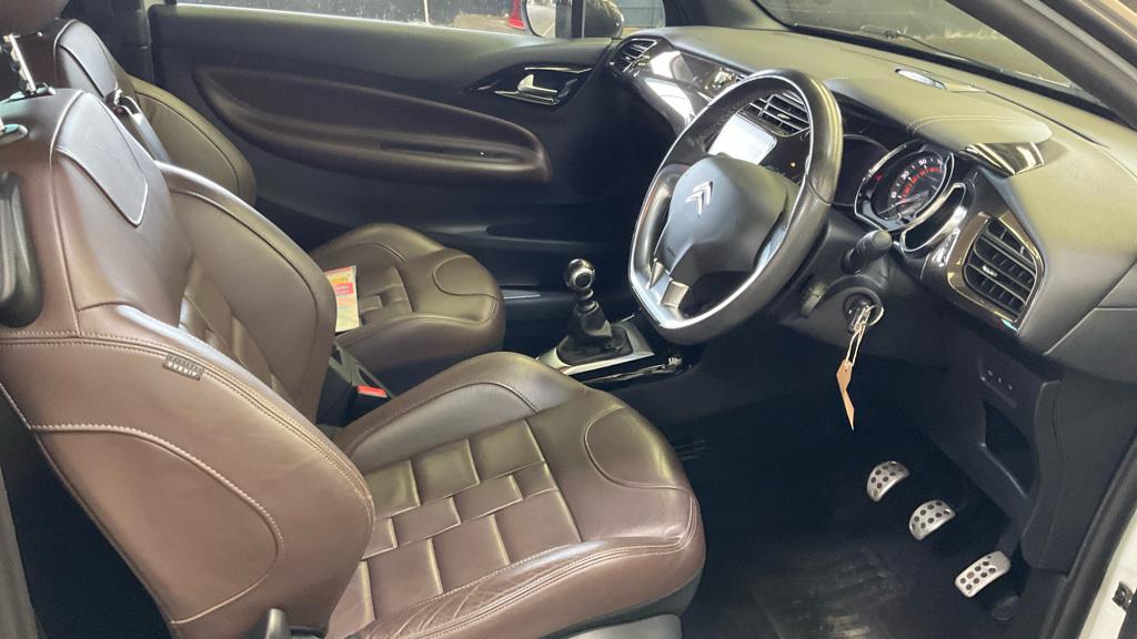 DS AUTOMOBILES DS 3 1.6 THP Prestige Hatchback 3dr Petrol Manual Euro 6 (s/s) (165 bhp)