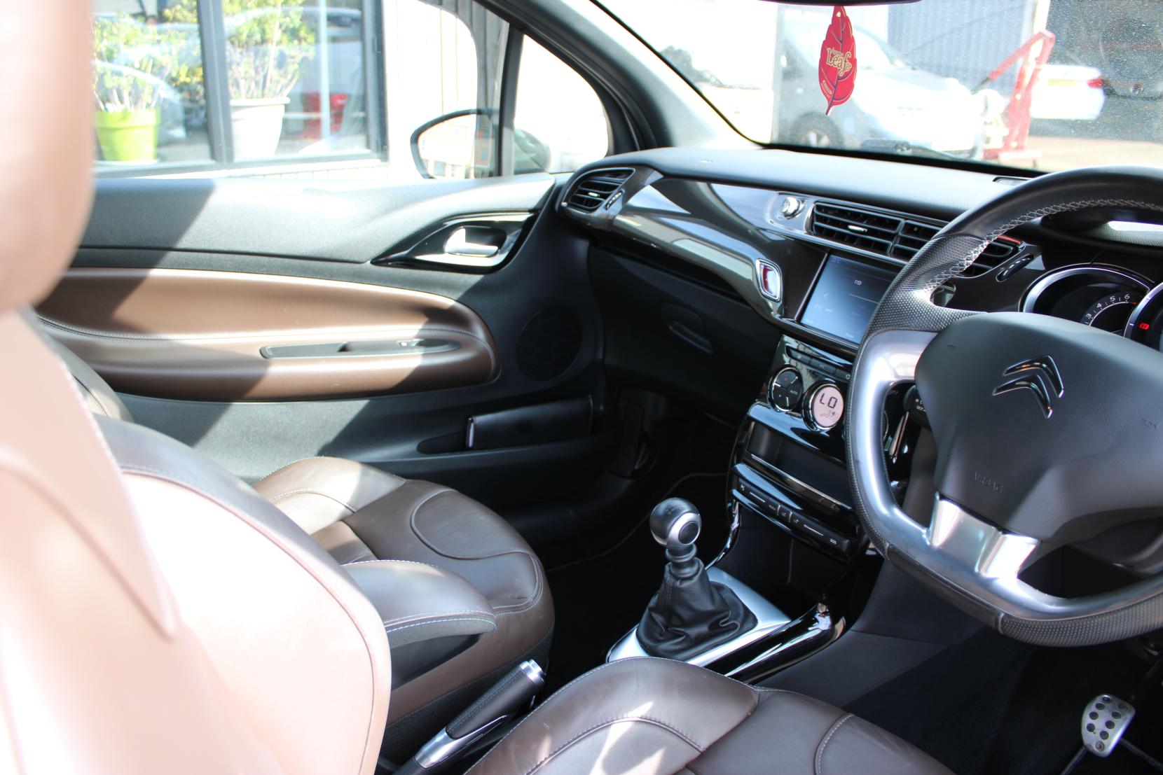 DS AUTOMOBILES DS 3 1.6 THP Prestige Hatchback 3dr Petrol Manual Euro 6 (s/s) (165 bhp)