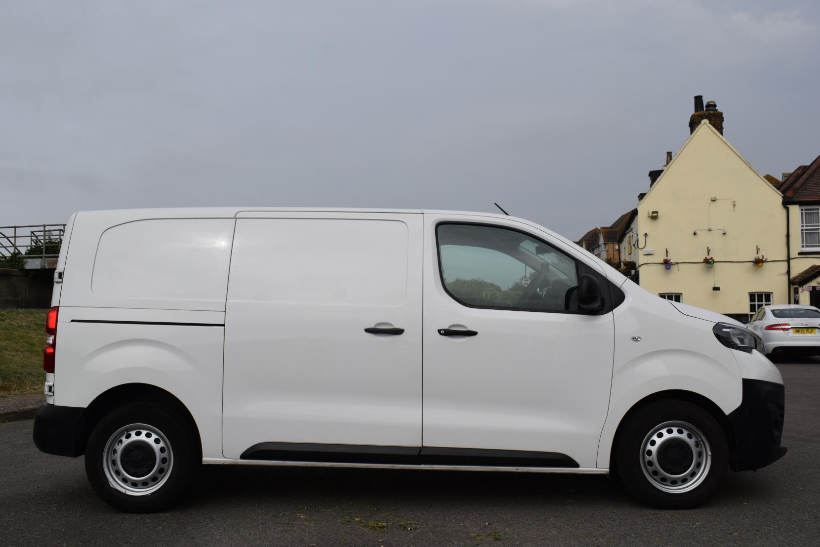 Peugeot Expert 2.0 BlueHDi 1400 Professional Standard Panel Van 6dr Diesel Manual MWB Euro 6 (s/s) (120 ps)