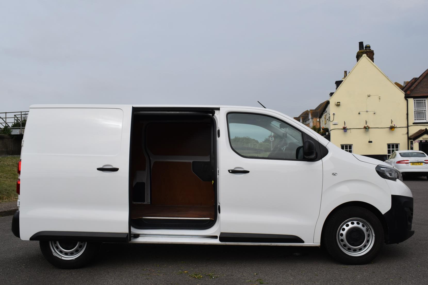 Peugeot Expert 2.0 BlueHDi 1400 Professional Standard Panel Van 6dr Diesel Manual MWB Euro 6 (s/s) (120 ps)