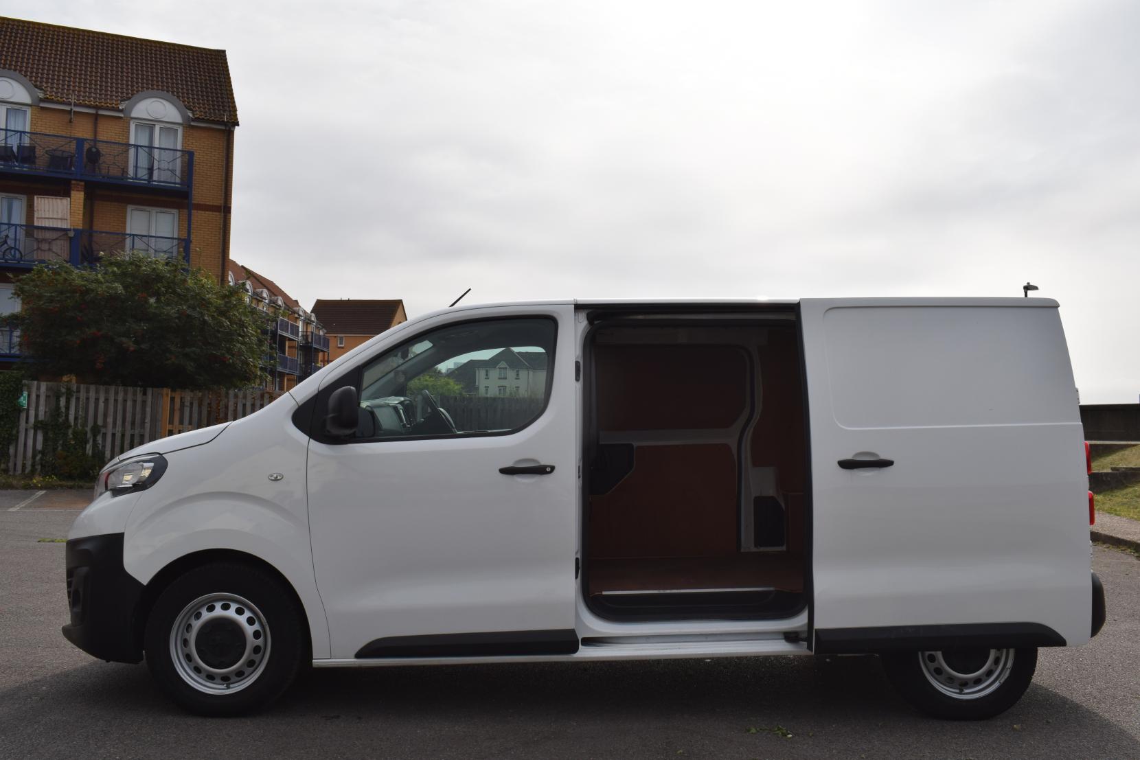 Peugeot Expert 2.0 BlueHDi 1400 Professional Standard Panel Van 6dr Diesel Manual MWB Euro 6 (s/s) (120 ps)