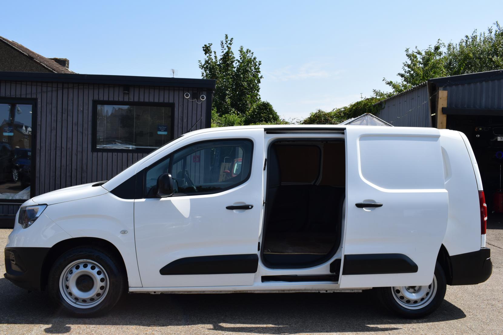 Vauxhall Combo 1.6 Turbo D 2300 Edition Panel Van 4dr Diesel Manual L2 H1 Euro 6 (s/s) (100 ps)