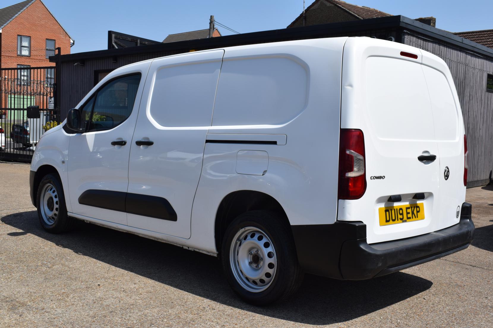 Vauxhall Combo 1.6 Turbo D 2300 Edition Panel Van 4dr Diesel Manual L2 H1 Euro 6 (s/s) (100 ps)