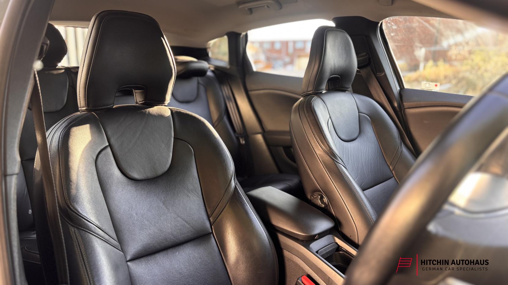 Volvo V40 2.0 D3 SE Nav Hatchback 5dr Diesel Manual Euro 6 (s/s) (150 ps)