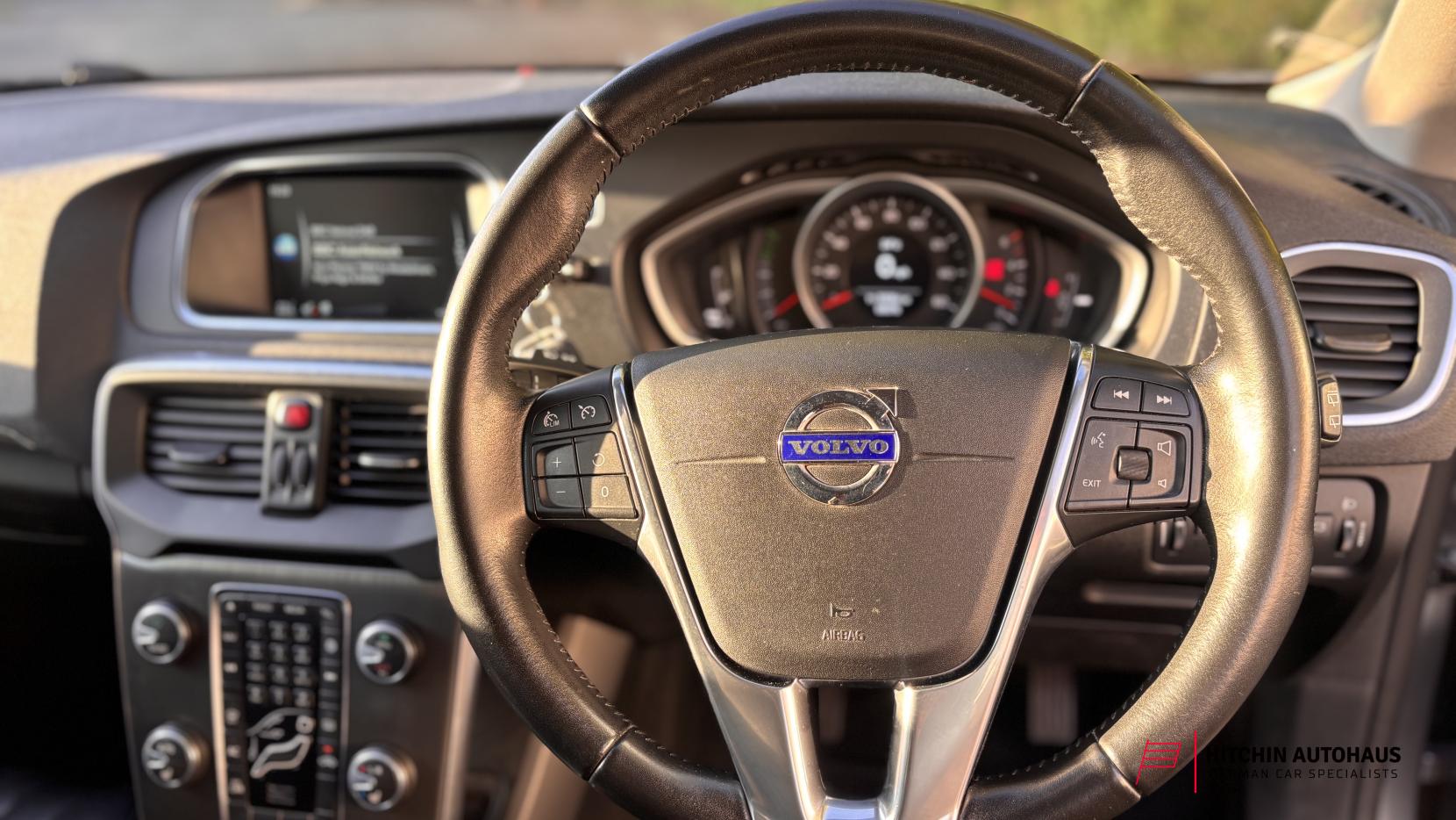 Volvo V40 2.0 D3 SE Nav Hatchback 5dr Diesel Manual Euro 6 (s/s) (150 ps)