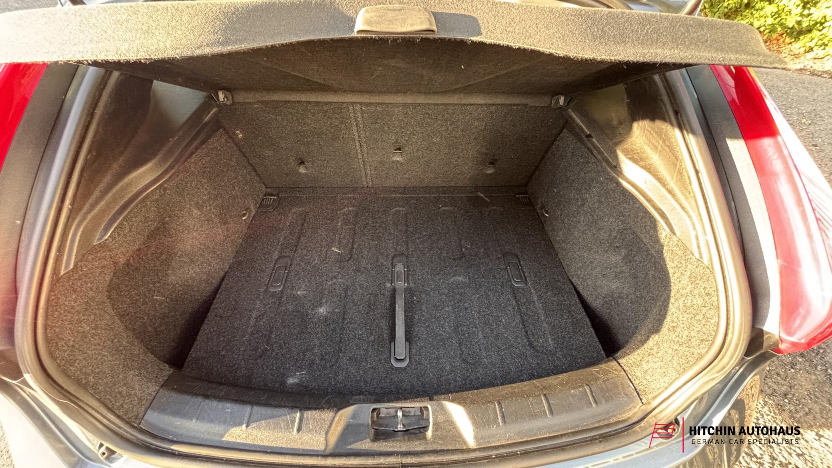 Volvo V40 2.0 D3 SE Nav Hatchback 5dr Diesel Manual Euro 6 (s/s) (150 ps)