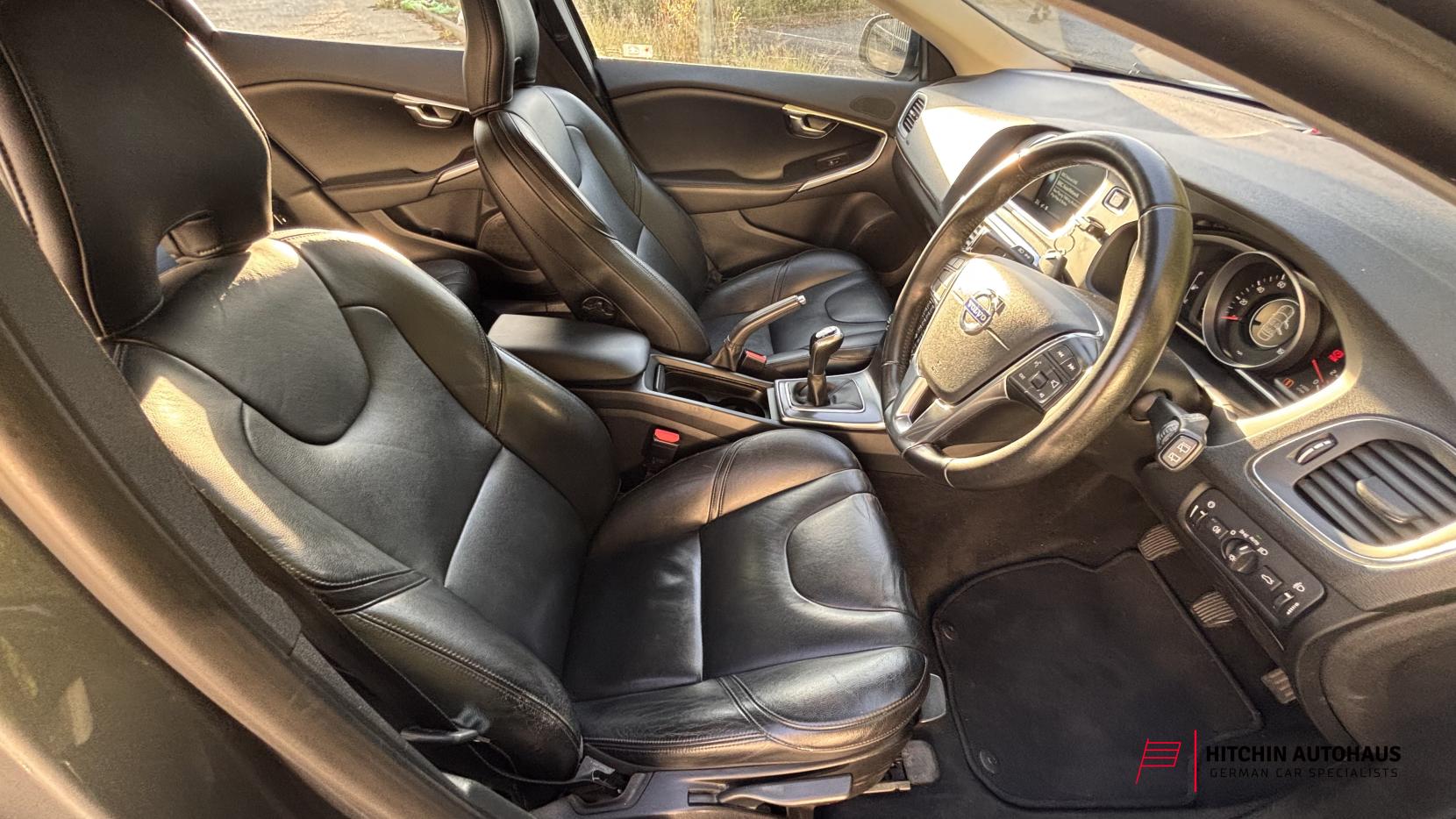 Volvo V40 2.0 D3 SE Nav Hatchback 5dr Diesel Manual Euro 6 (s/s) (150 ps)