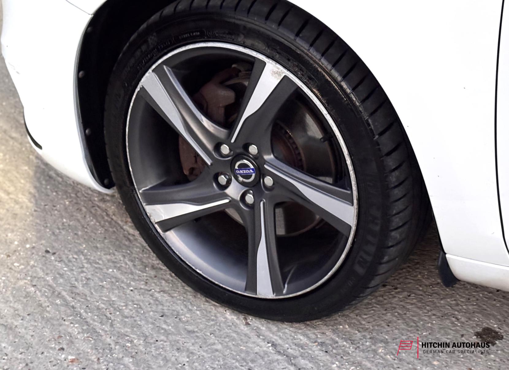 Volvo V60 2.4 D5 R-Design Nav Estate 5dr Diesel Geartronic Euro 5 (215 ps)