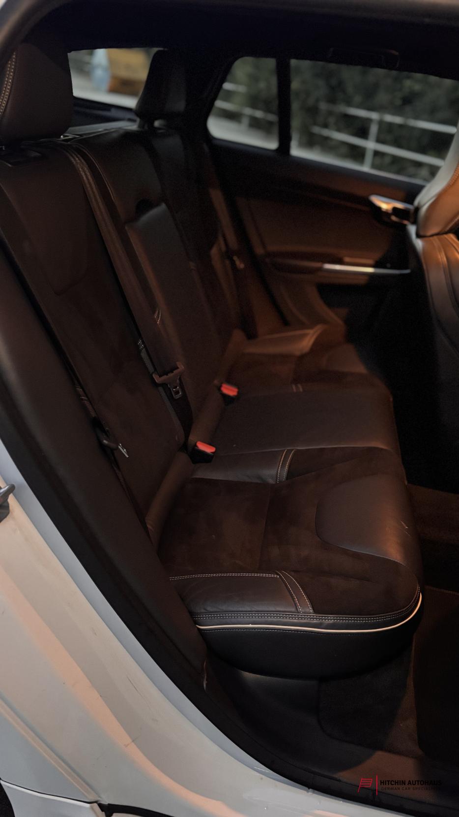 Volvo V60 2.4 D5 R-Design Nav Estate 5dr Diesel Geartronic Euro 5 (215 ps)