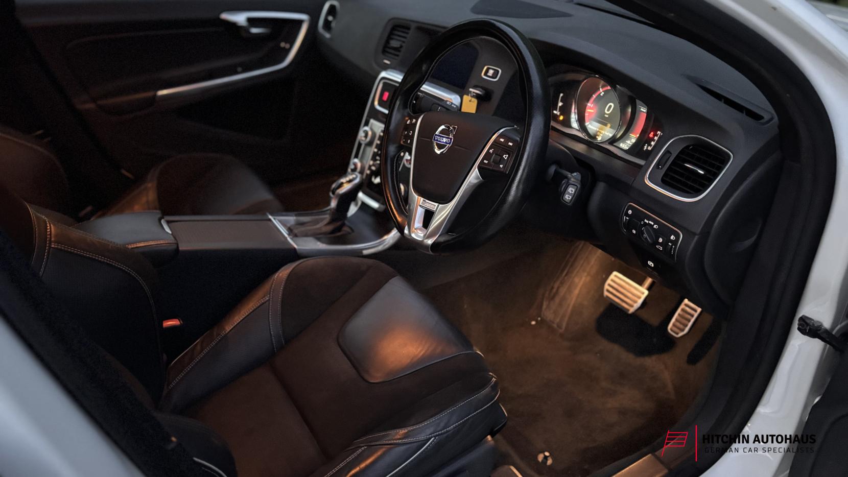 Volvo V60 2.4 D5 R-Design Nav Estate 5dr Diesel Geartronic Euro 5 (215 ps)