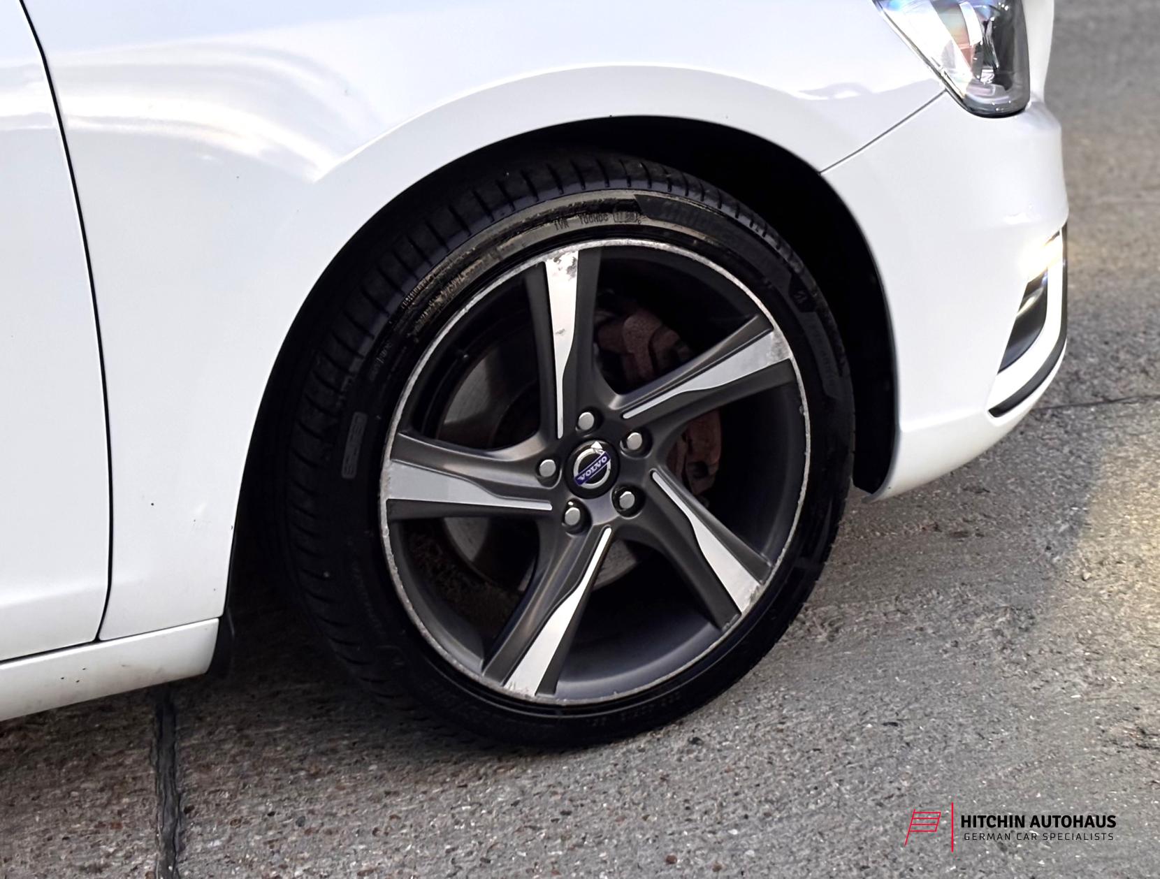 Volvo V60 2.4 D5 R-Design Nav Estate 5dr Diesel Geartronic Euro 5 (215 ps)