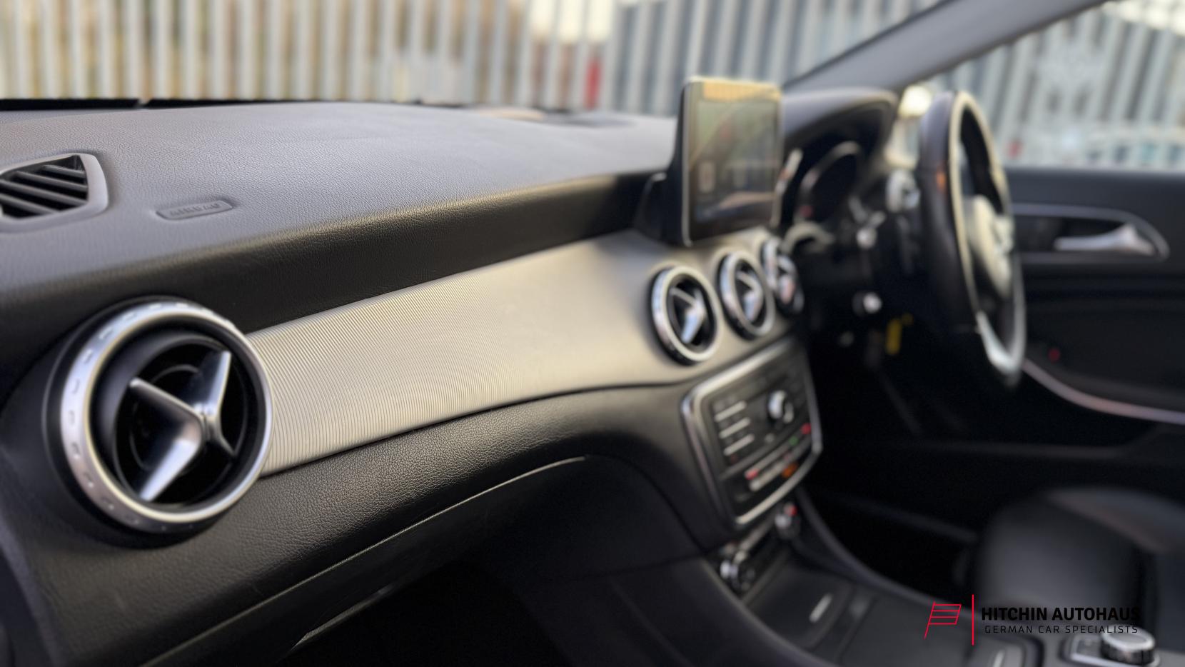 Mercedes-Benz GLA 2.1 GLA200d Sport (Executive) SUV 5dr Diesel 7G-DCT Euro 6 (s/s) (136 ps)